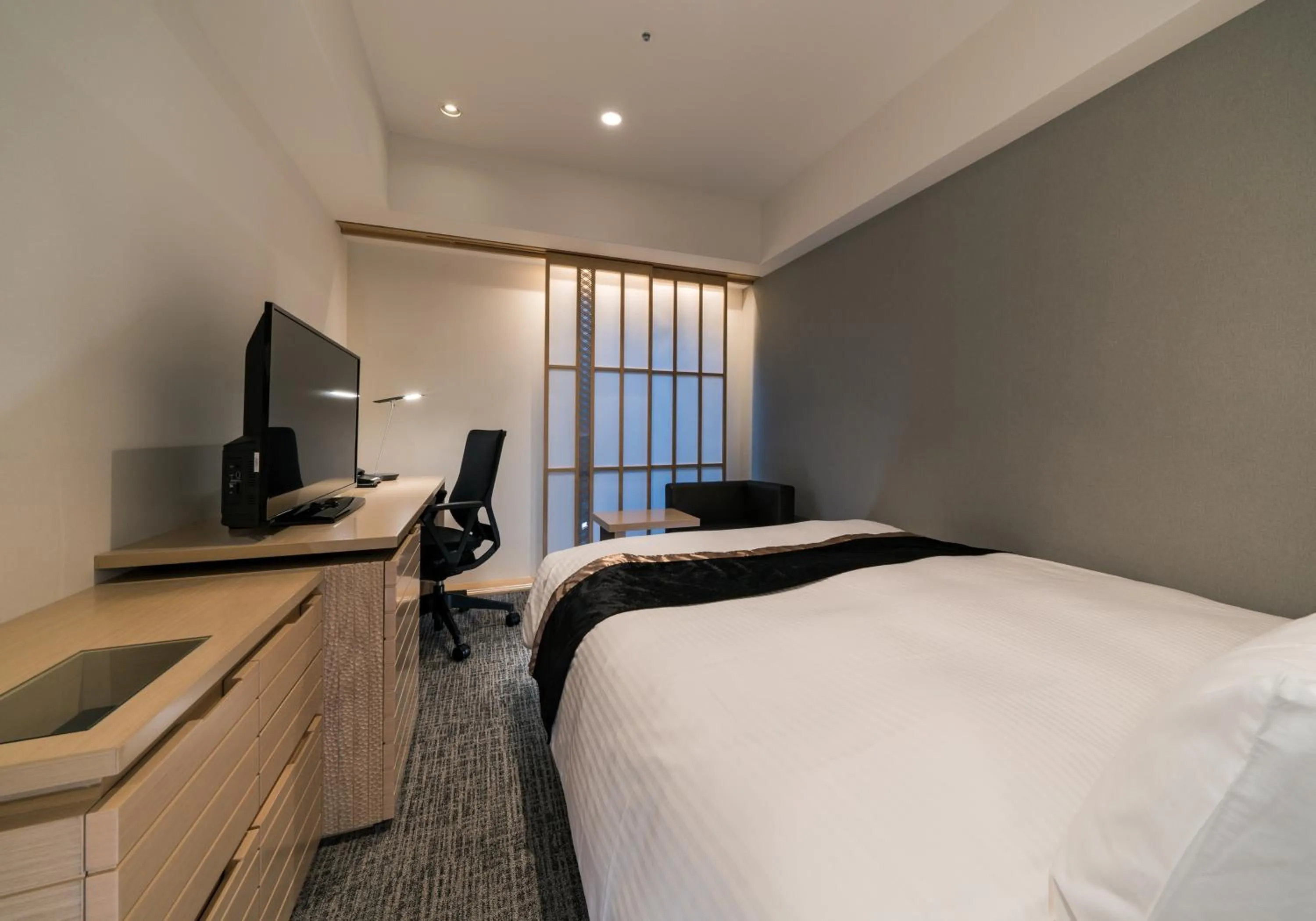 Photo of the whole room, Bed in Daiwa Roynet Hotel Kyoto Terrace Hachijo PREMIER
