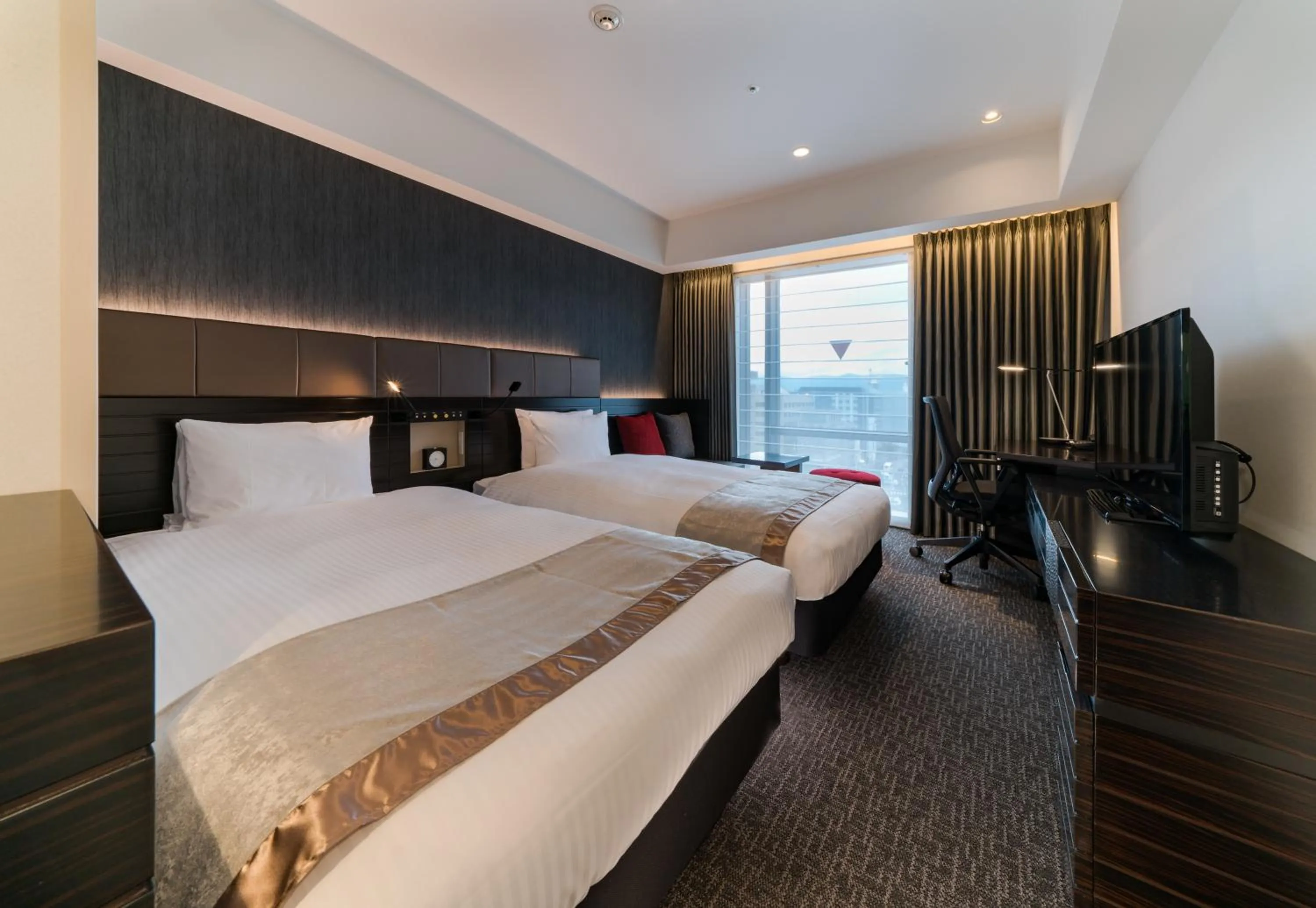 Photo of the whole room, Bed in Daiwa Roynet Hotel Kyoto Terrace Hachijo PREMIER