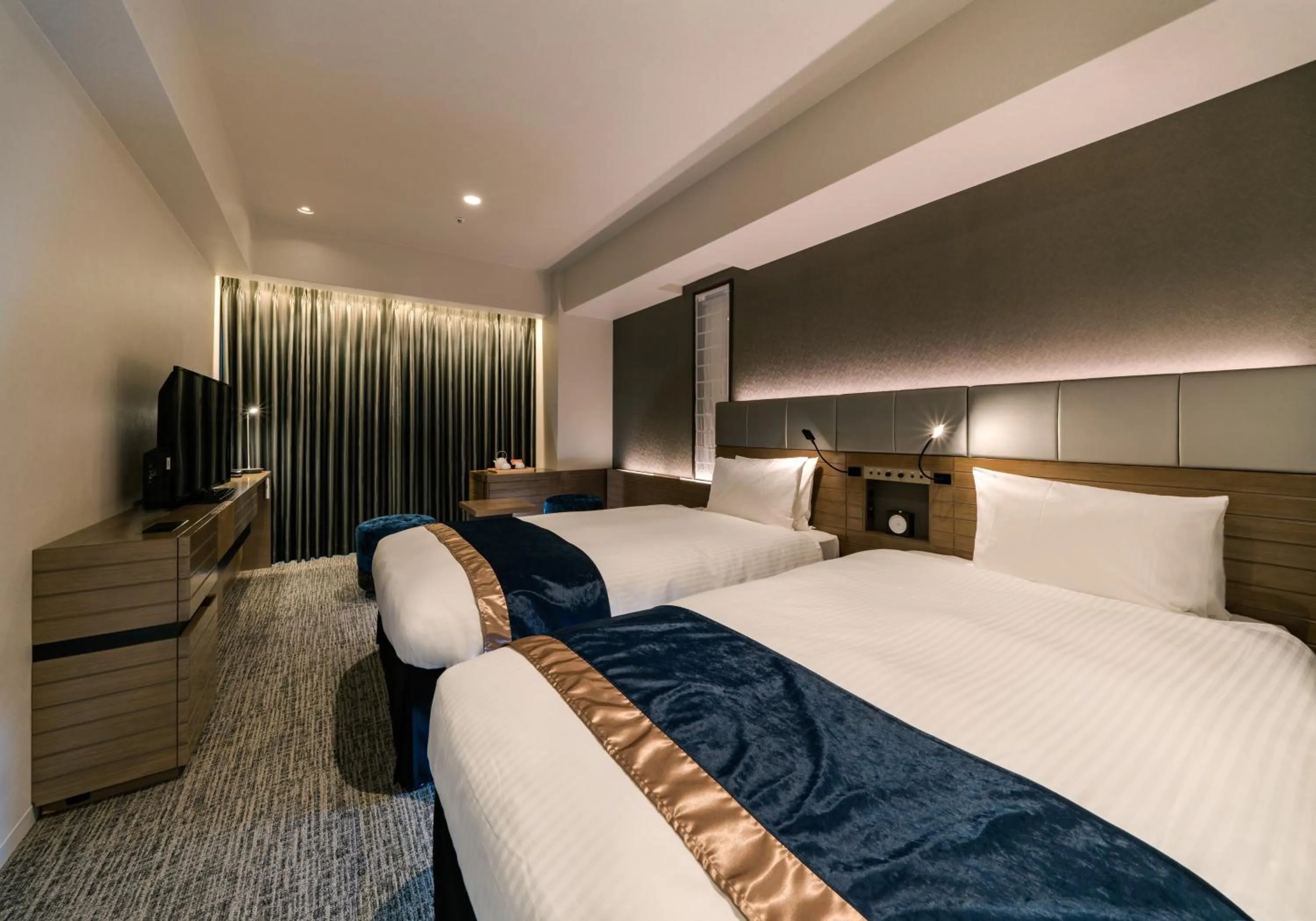 Photo of the whole room, Bed in Daiwa Roynet Hotel Kyoto Terrace Hachijo PREMIER