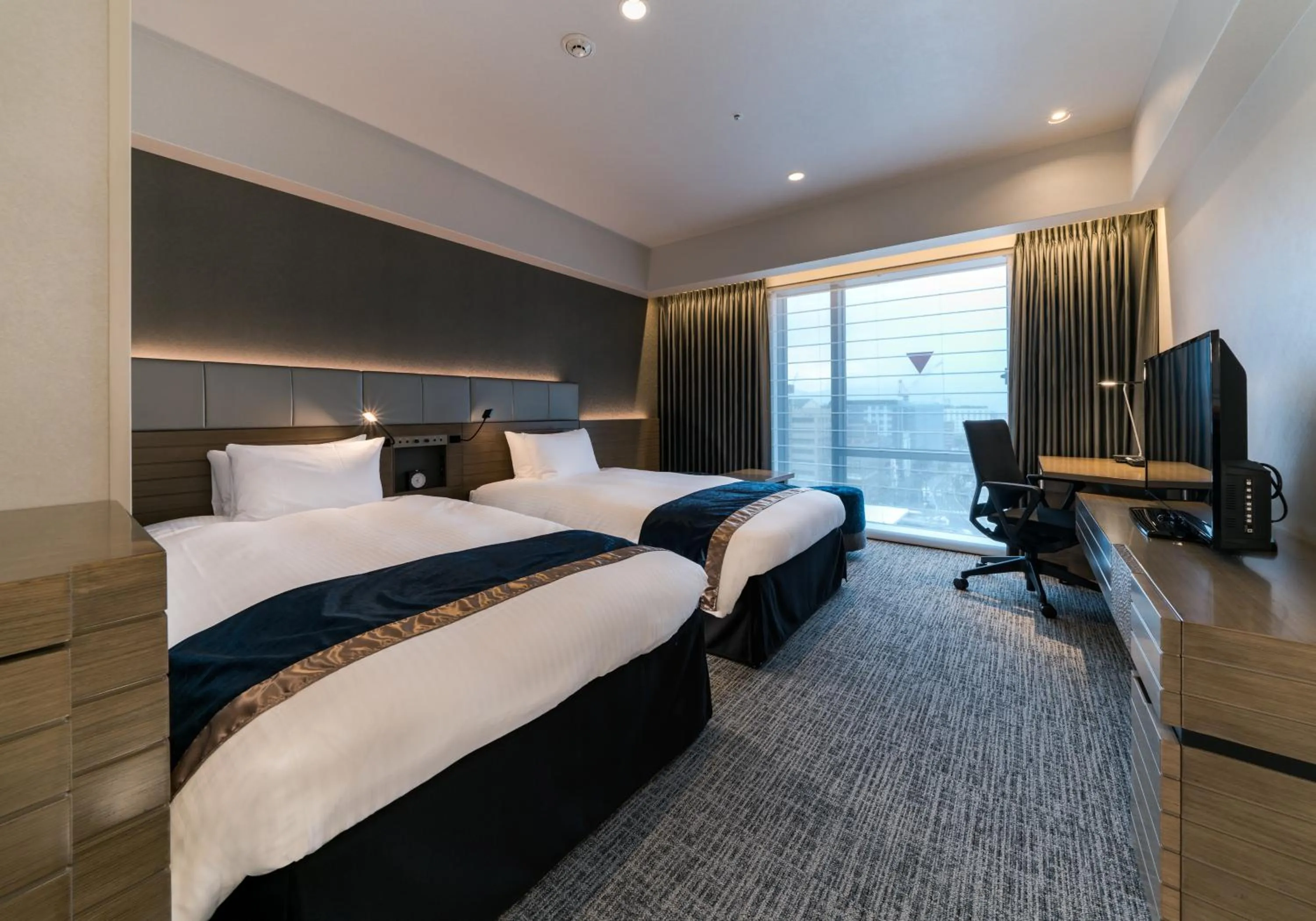 Photo of the whole room, Bed in Daiwa Roynet Hotel Kyoto Terrace Hachijo PREMIER