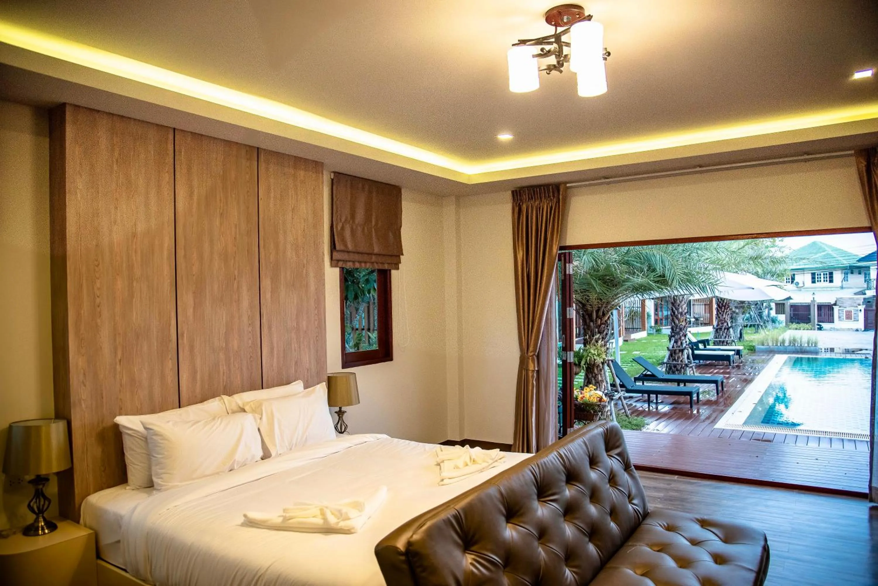 Bed in Kan & Kan Luxury Pool Villa Hua Hin with all bathtub