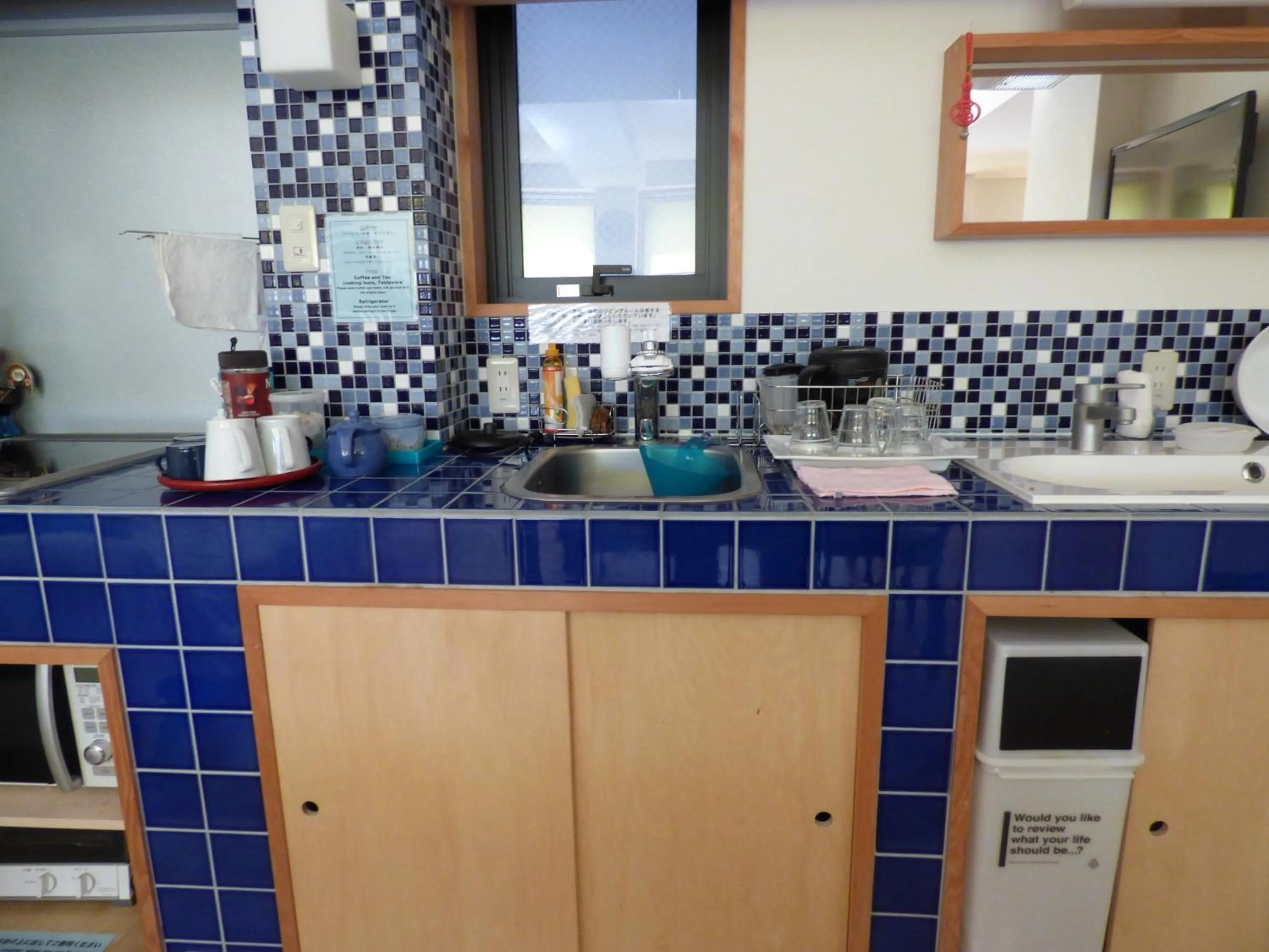 Communal kitchen in Guesthouse Hyakumanben Cross