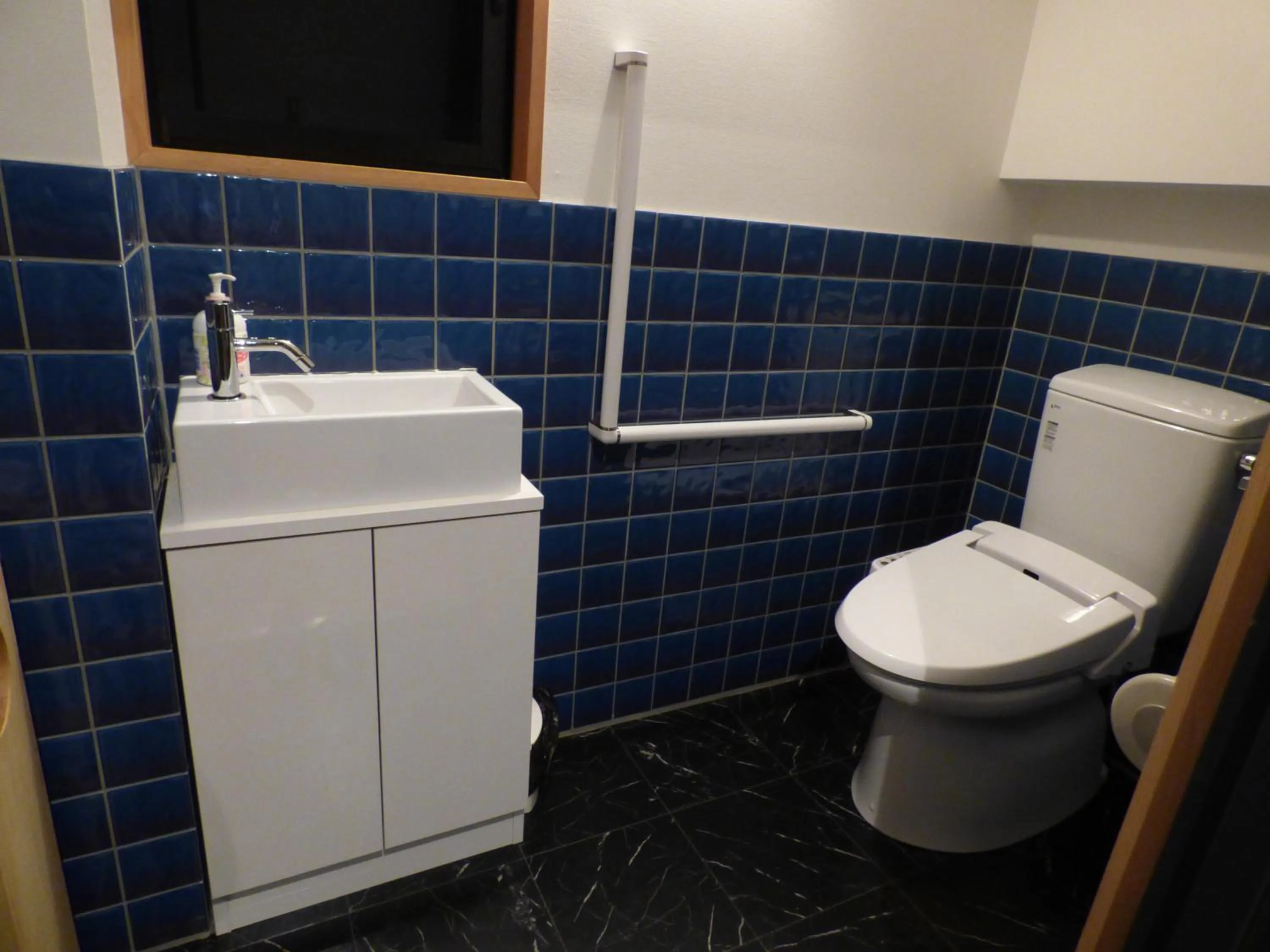 Bathroom in Guesthouse Hyakumanben Cross