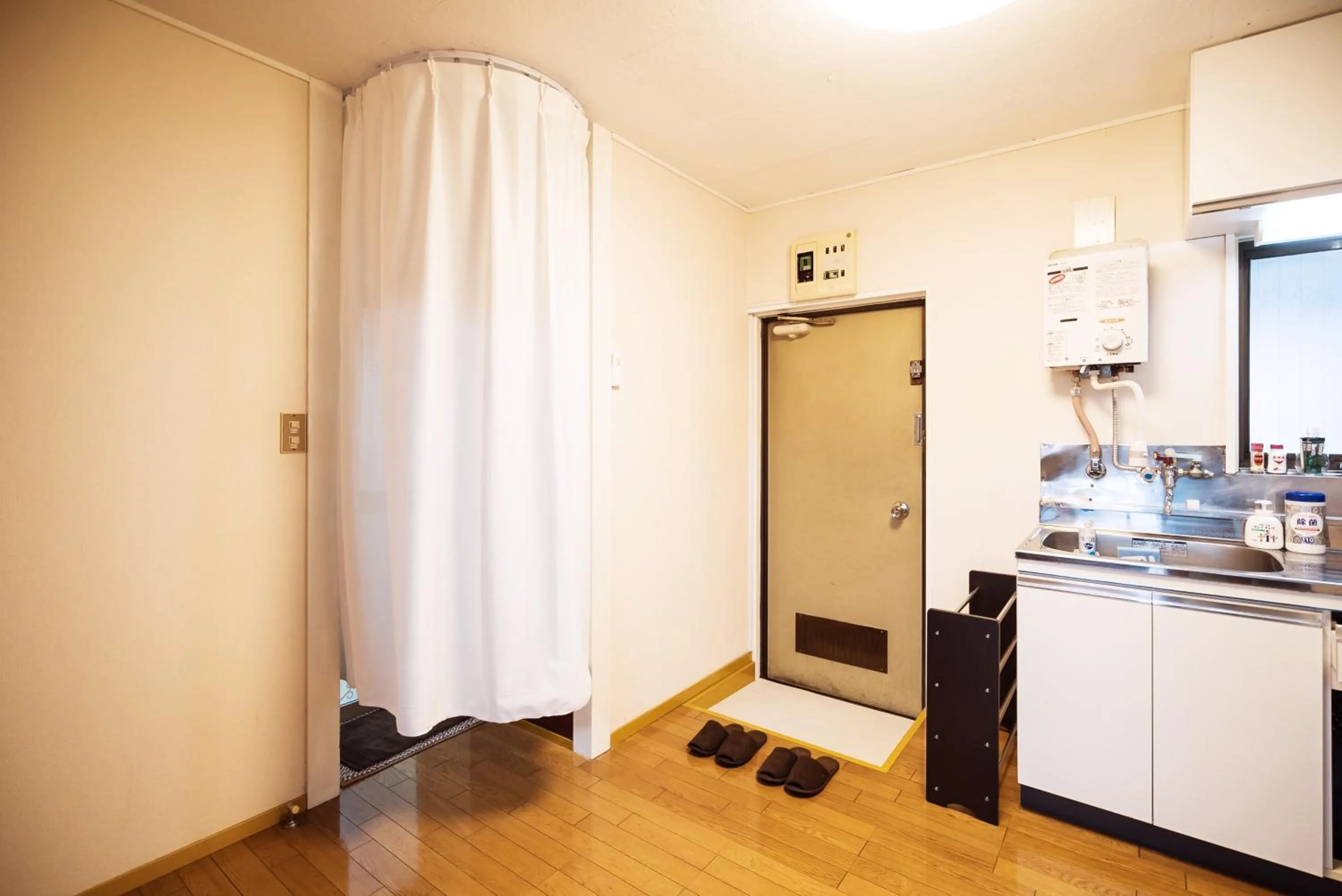 Photo of the whole room in Murata Corpo 305