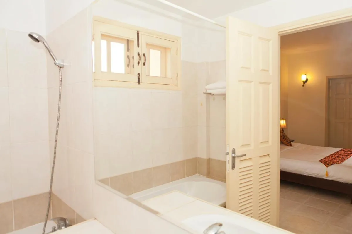 Shower, Bed in Grand Residence