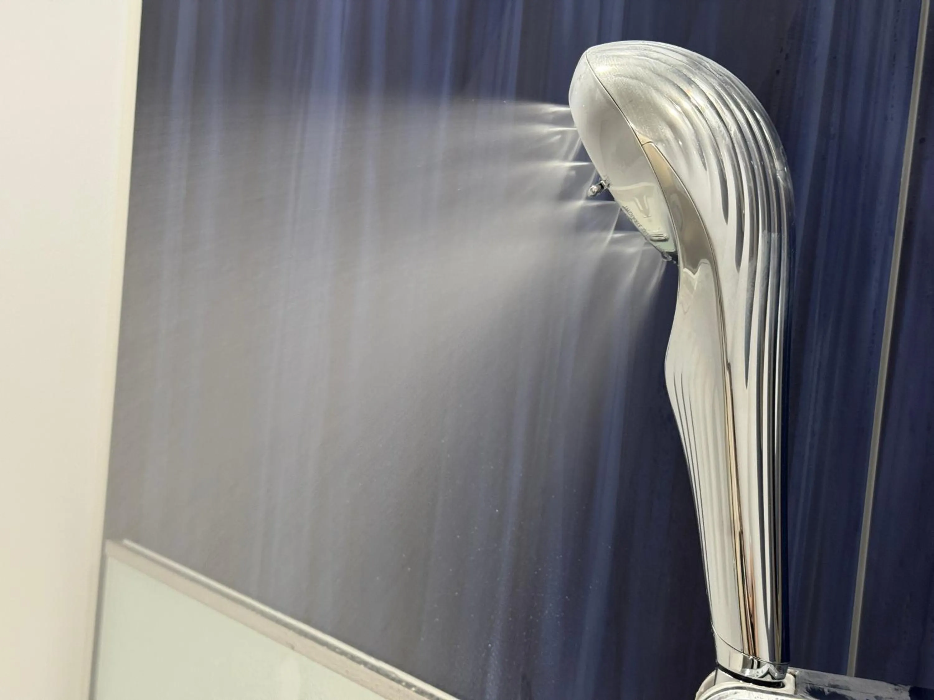 Shower in Hotel Gracery Osaka Namba