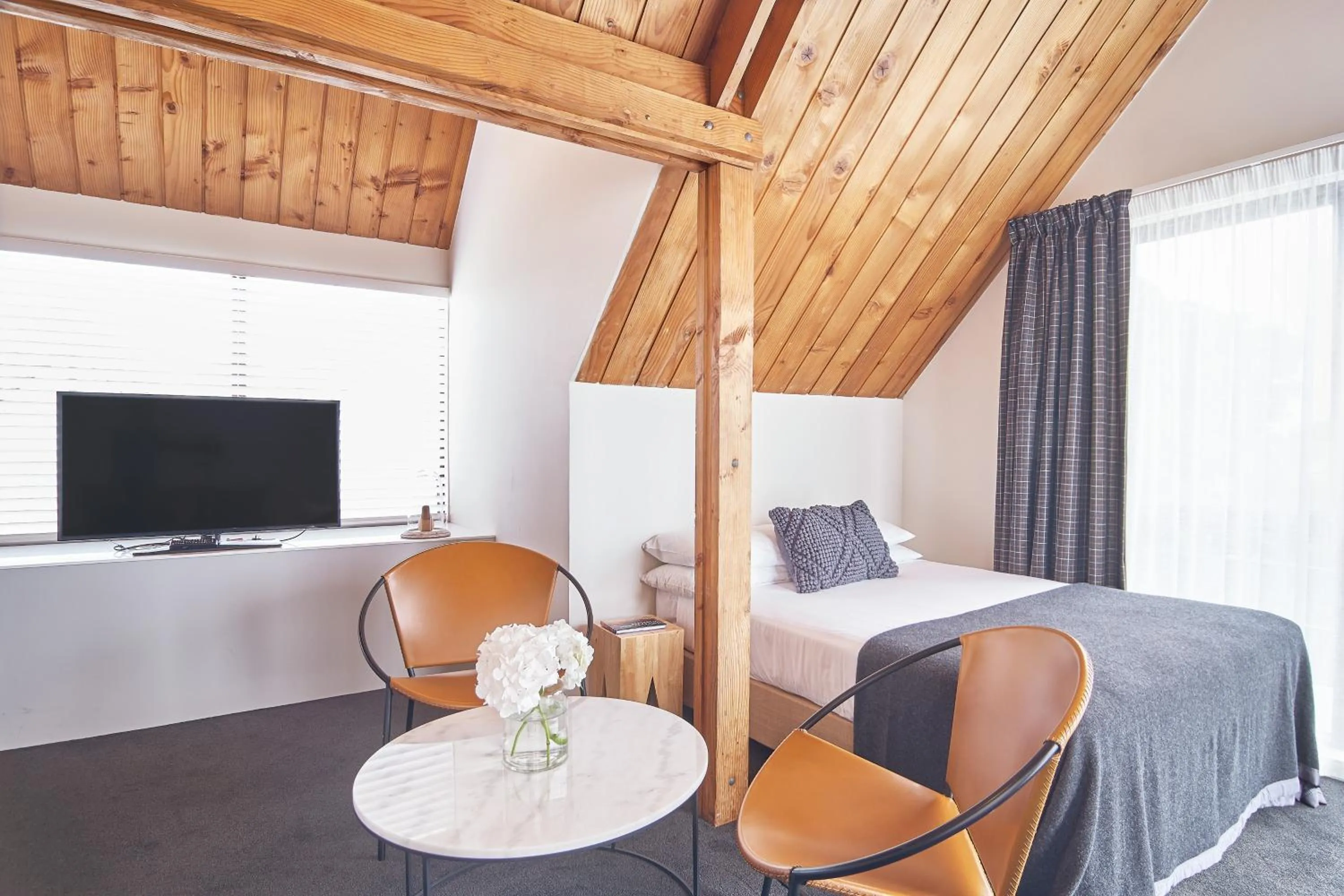 Seating area, Bed in Hotel Carlton Mill