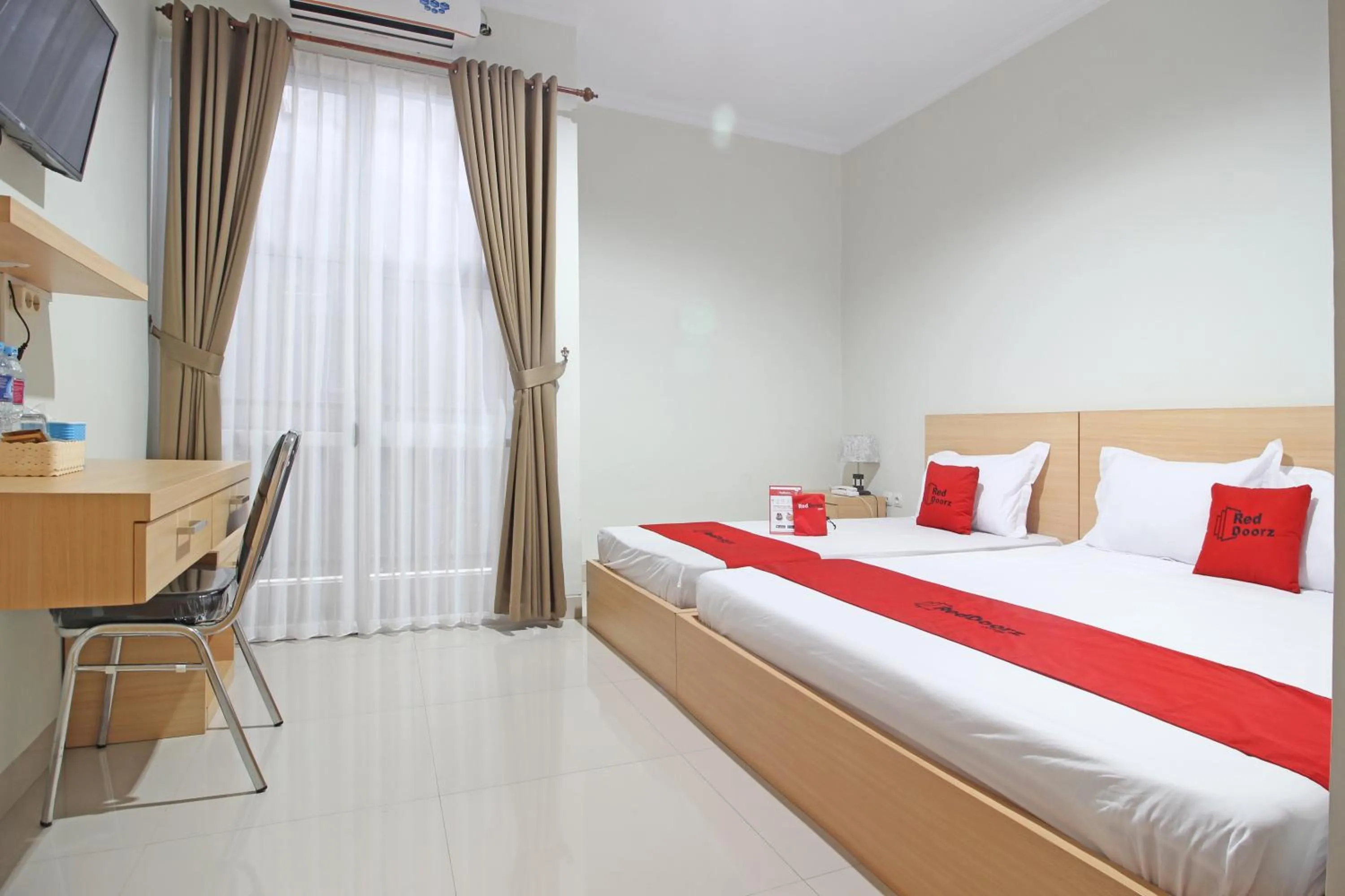 Bedroom, Bed in RedDoorz near AMIKOM Yogyakarta