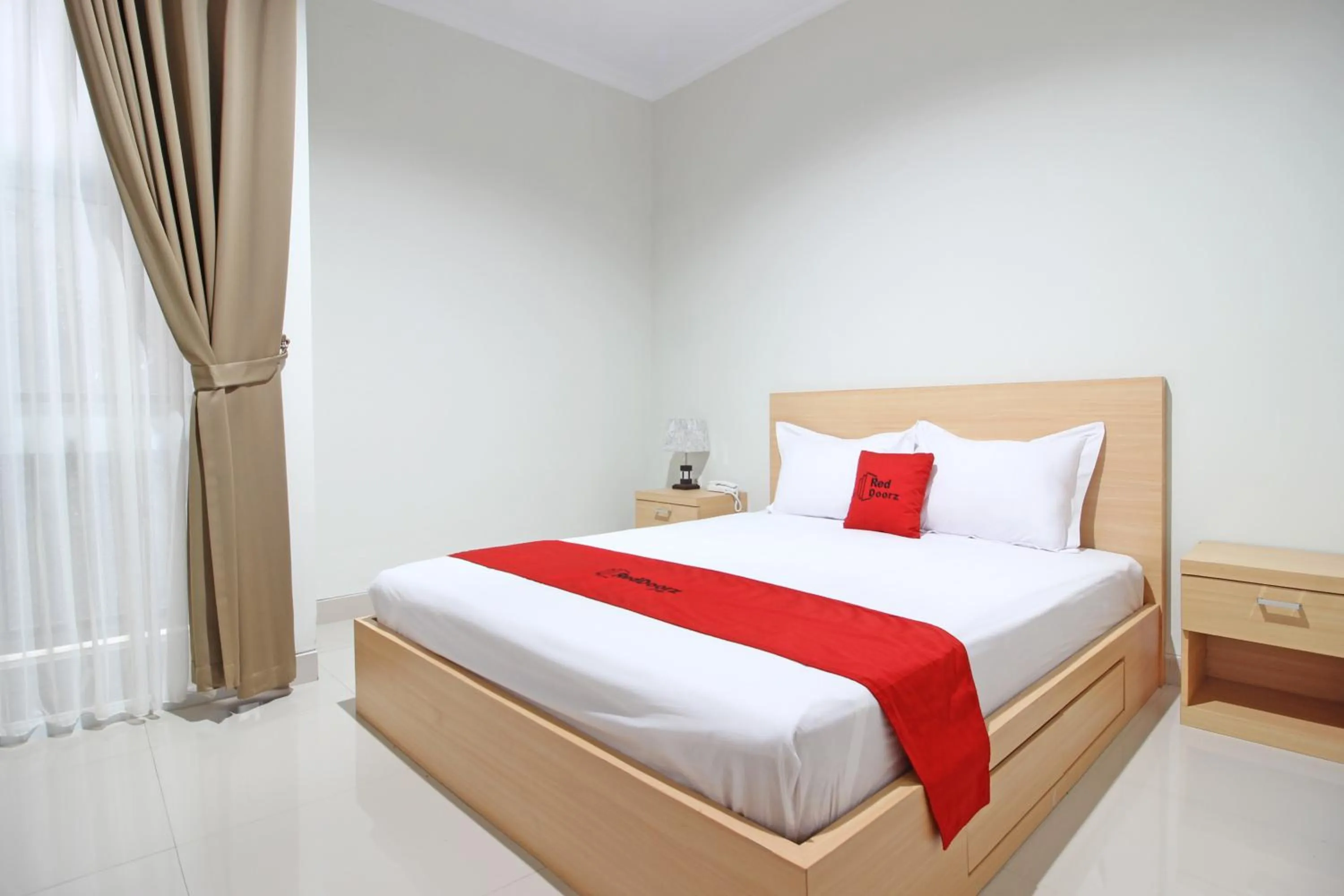 Bedroom, Bed in RedDoorz near AMIKOM Yogyakarta