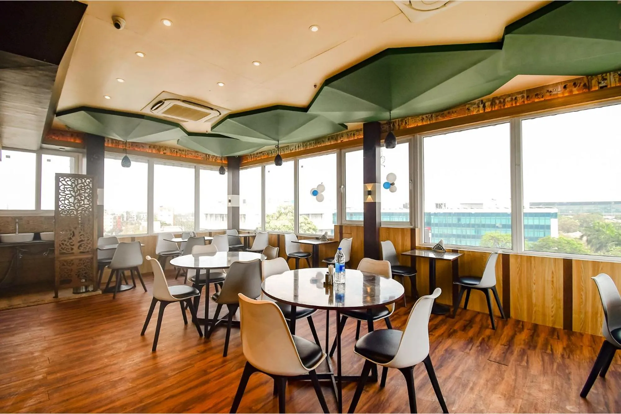 Restaurant/places to eat in FabHotel Airport Green Arcade - near Kolkata Airport