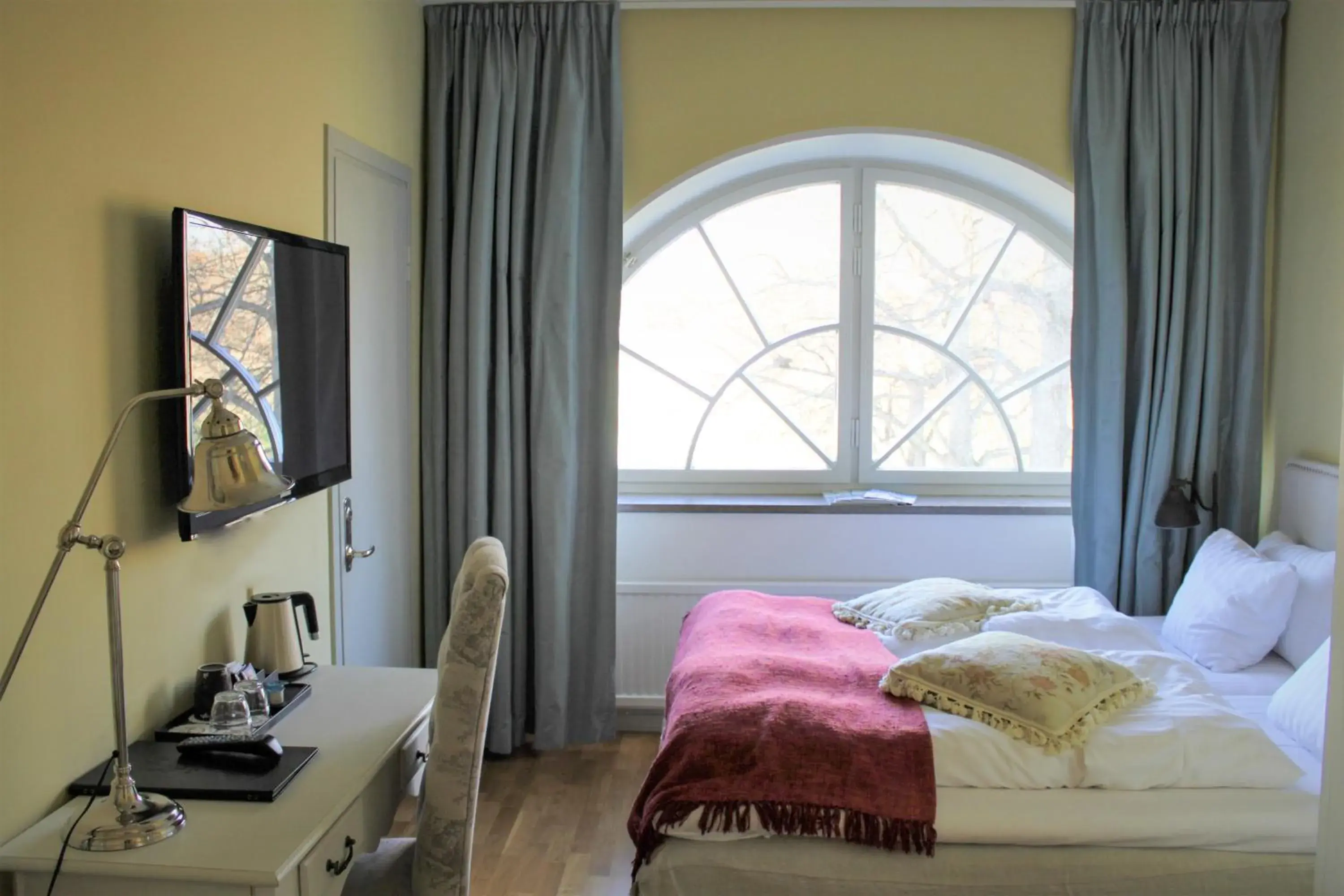 Queen Room - single occupancy in Rosersbergs Slottshotell Queen Room - single occupancy in Rosersbergs Slottshotell