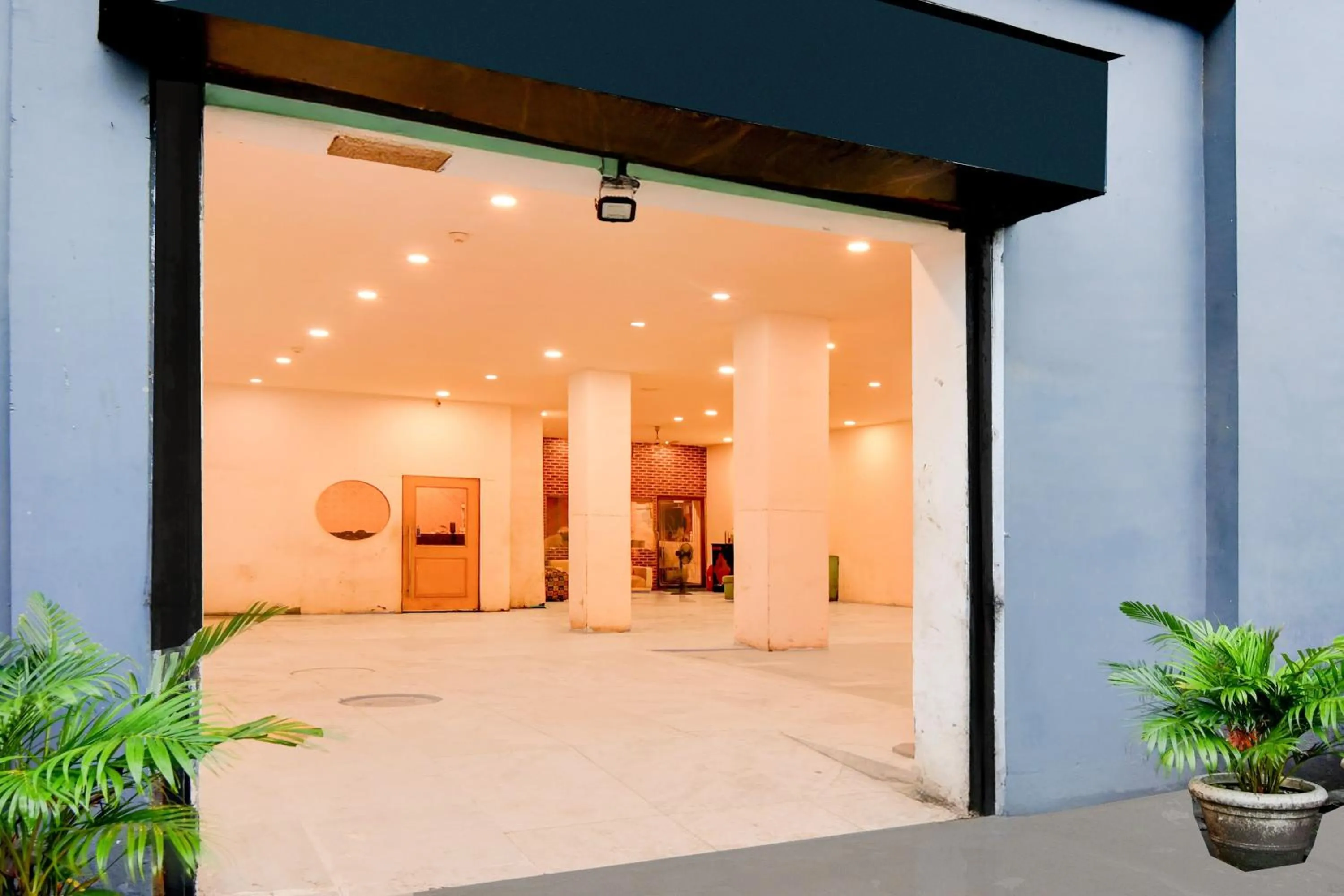 Facade/entrance in Super Townhouse Science City Formerly Hotel Mannat International