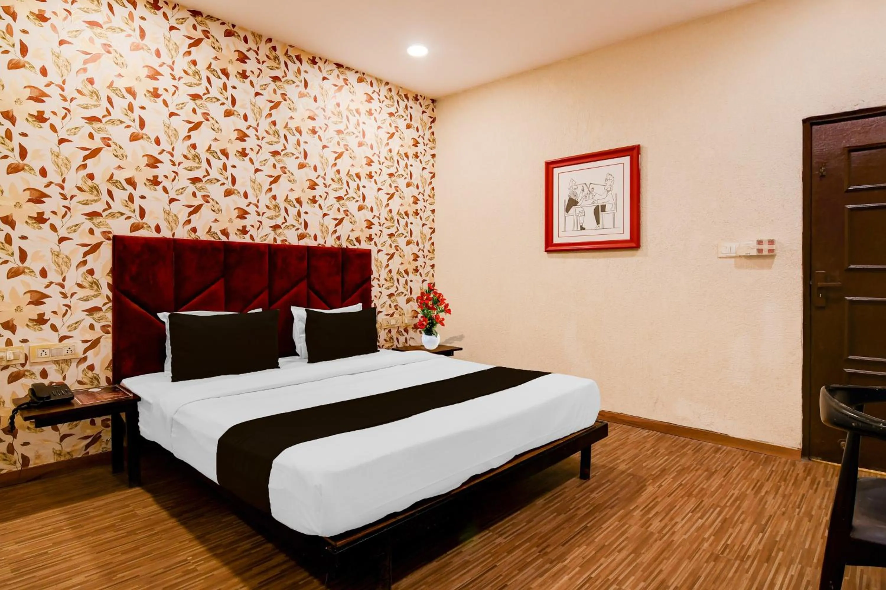 Bedroom, Bed in Super Townhouse Science City Formerly Hotel Mannat International