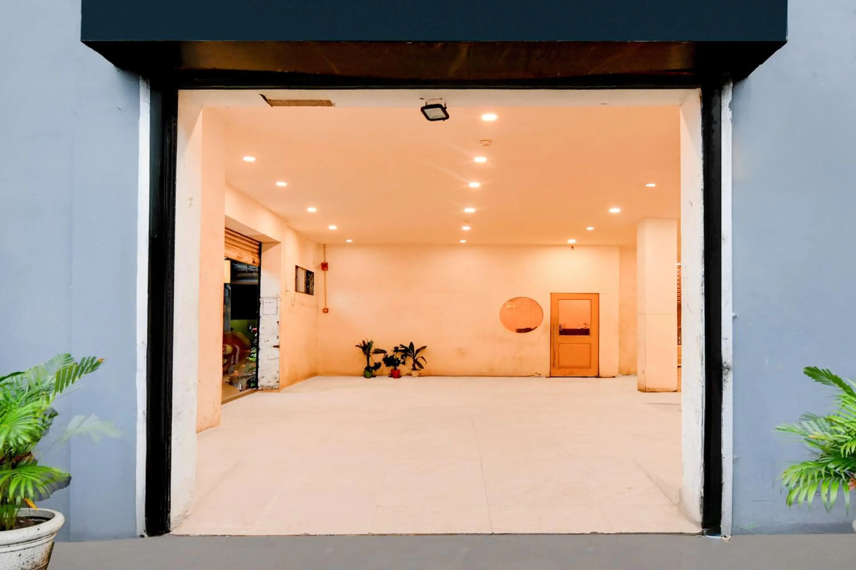 Facade/entrance in Super Townhouse Science City Formerly Hotel Mannat International