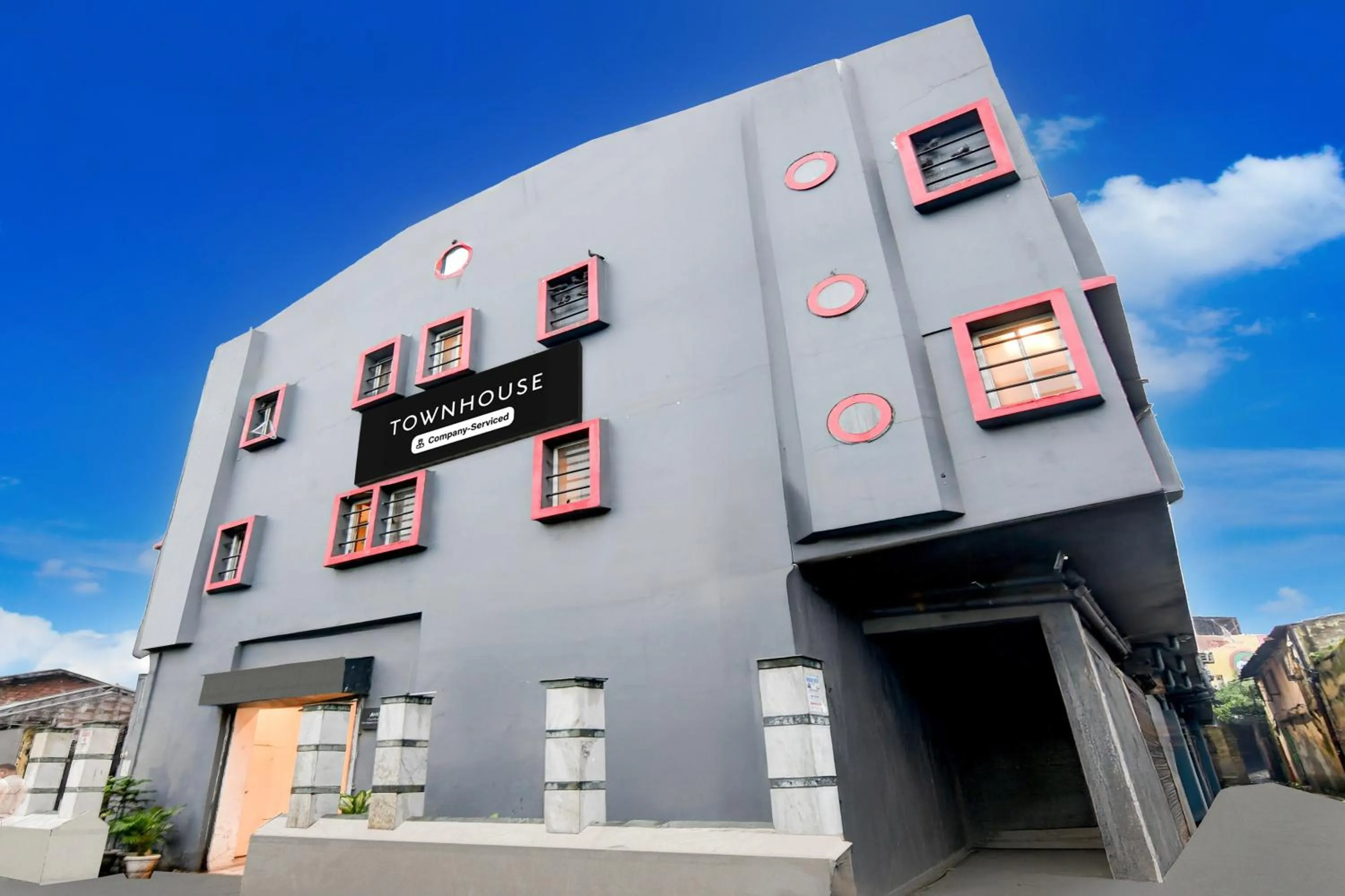 Facade/entrance in Super Townhouse Science City Formerly Hotel Mannat International
