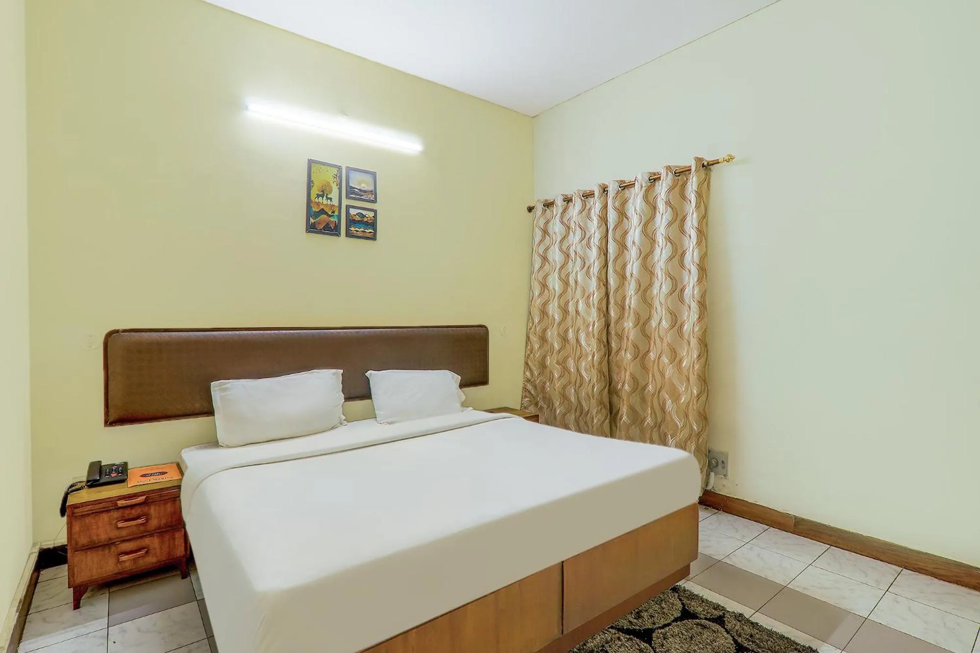 Bed in Hotel Executive