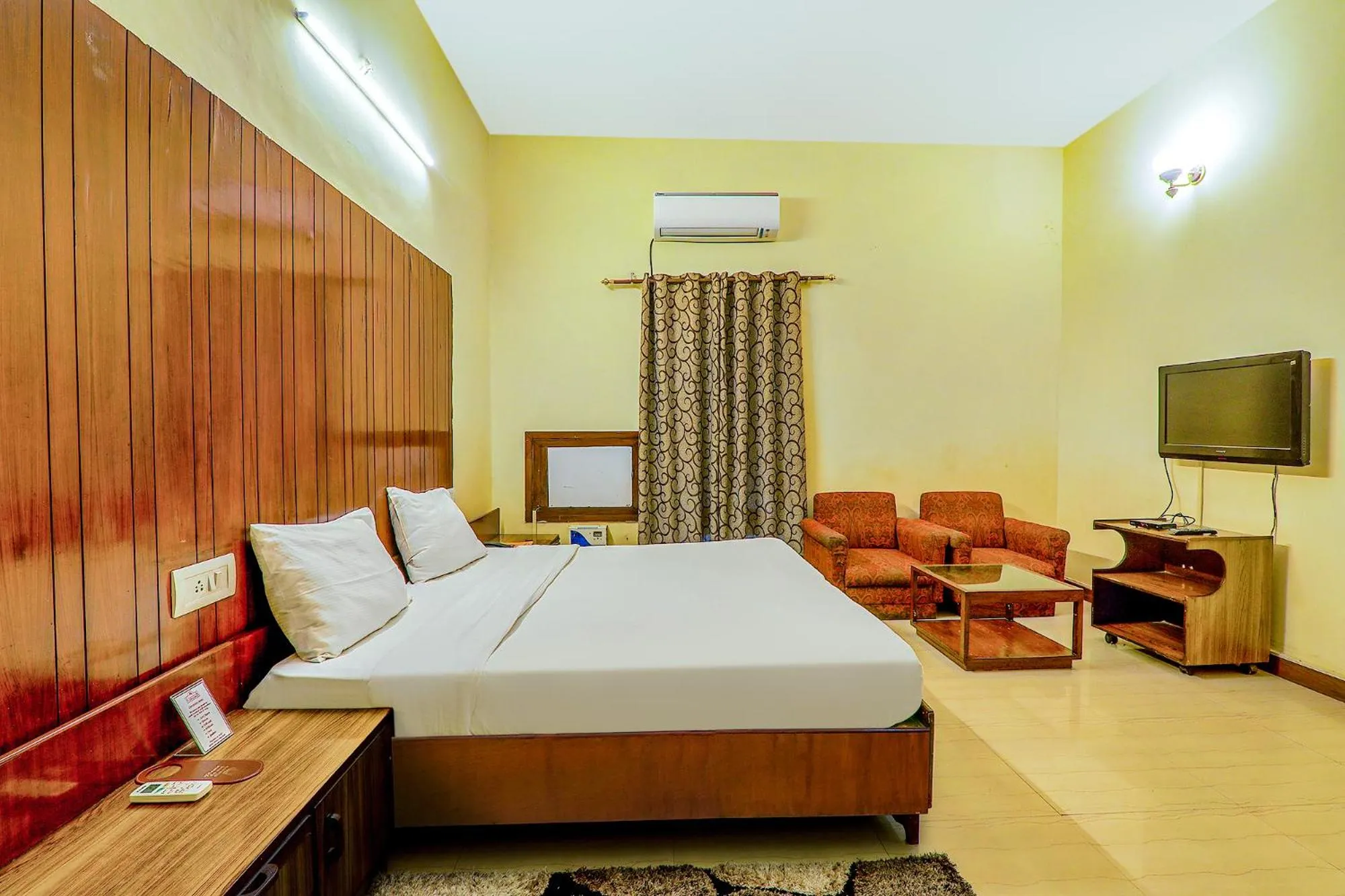 Photo of the whole room, Bed in Hotel Executive