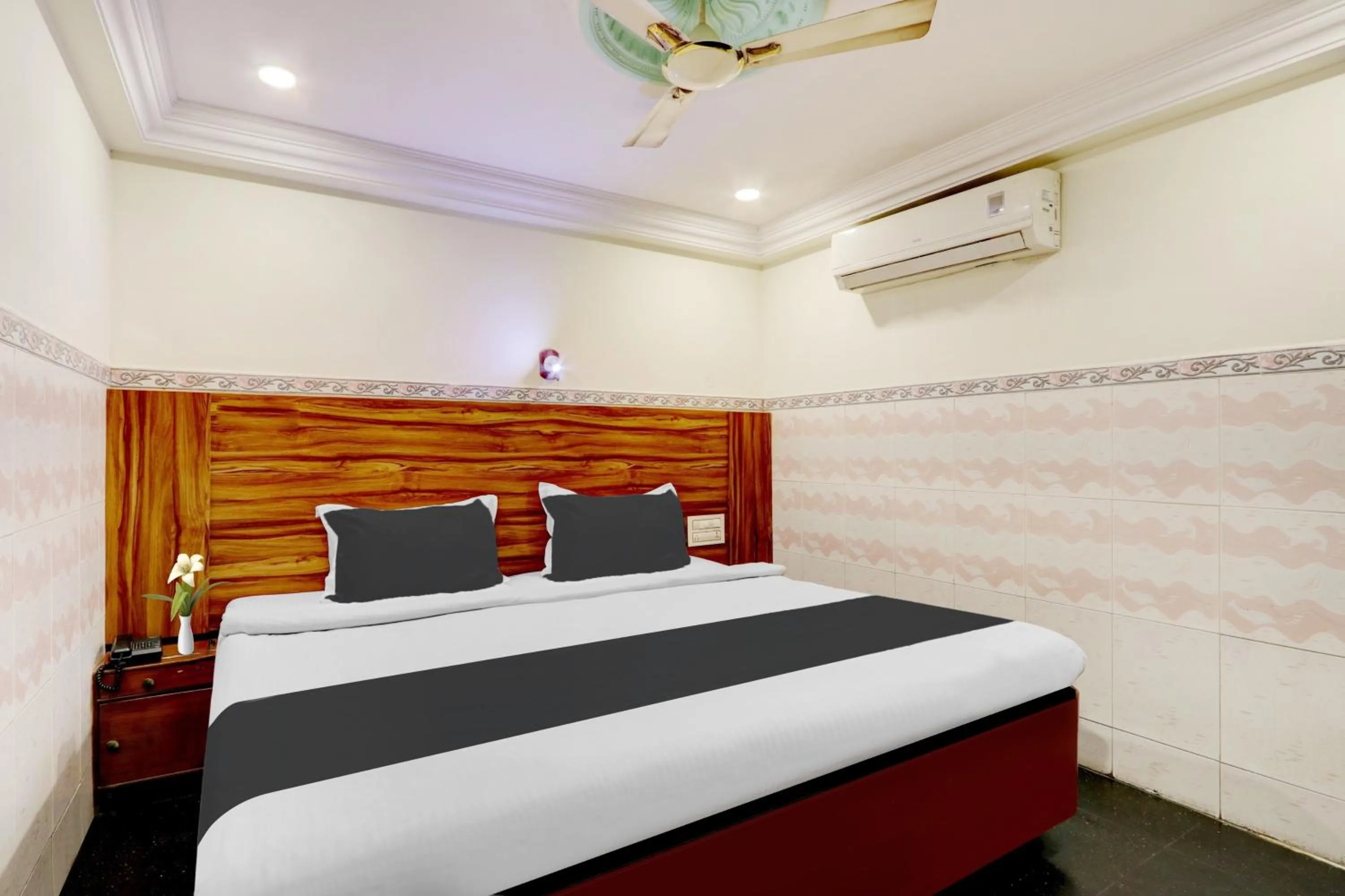 Bedroom, Bed in Super Collection O M G Road