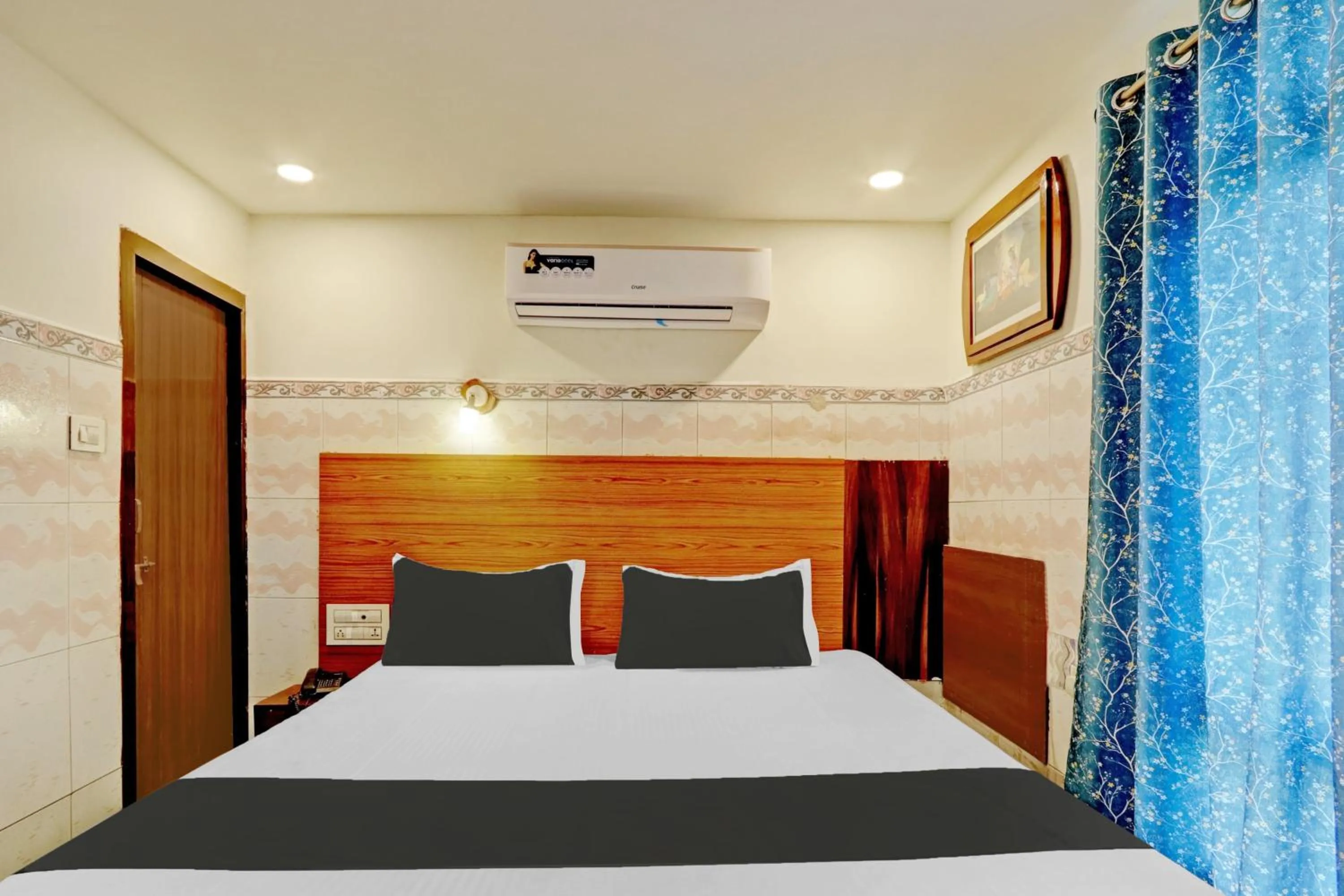 Bedroom, Bed in Super Collection O M G Road