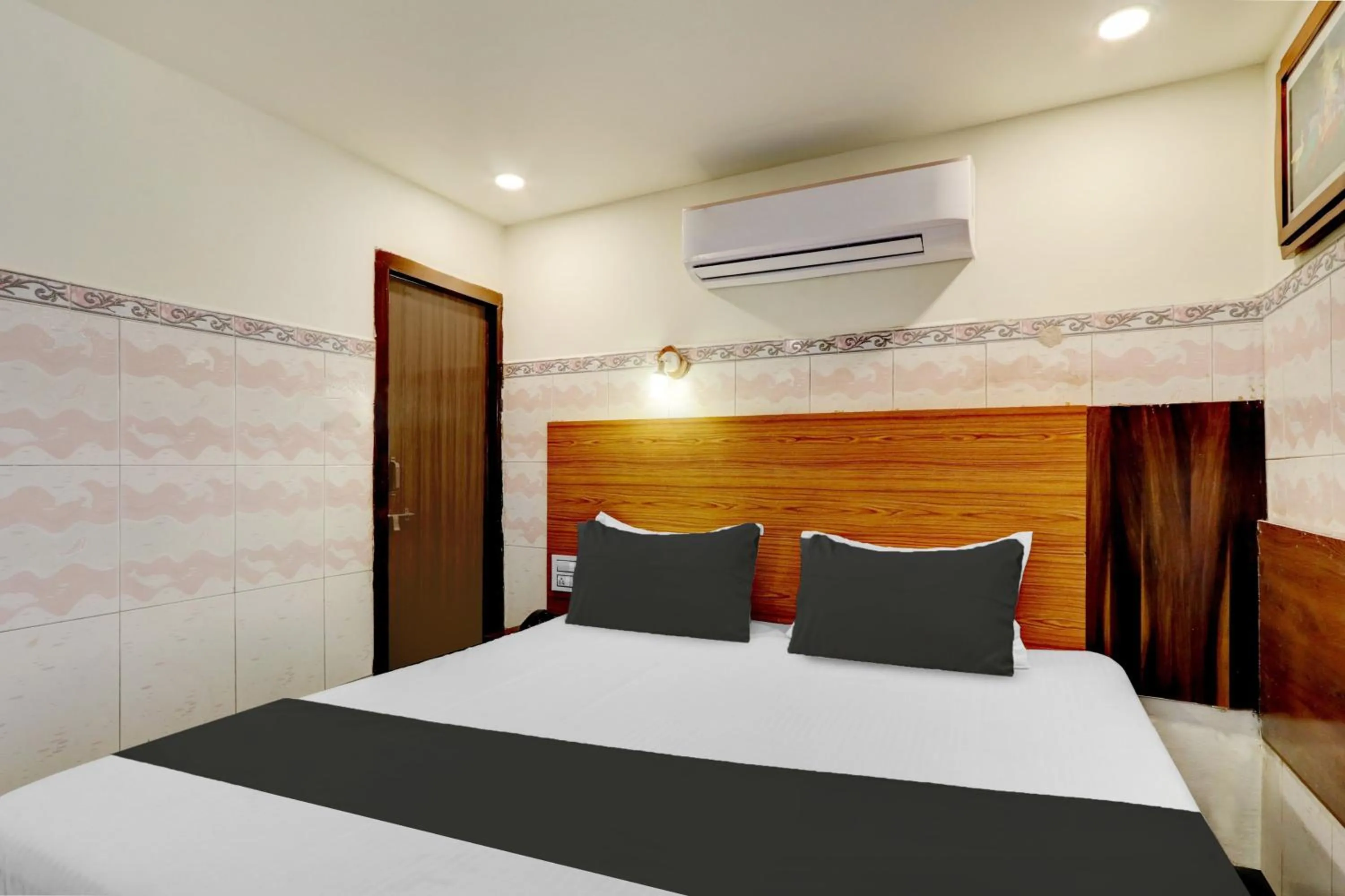 Bedroom, Bed in Super Collection O M G Road