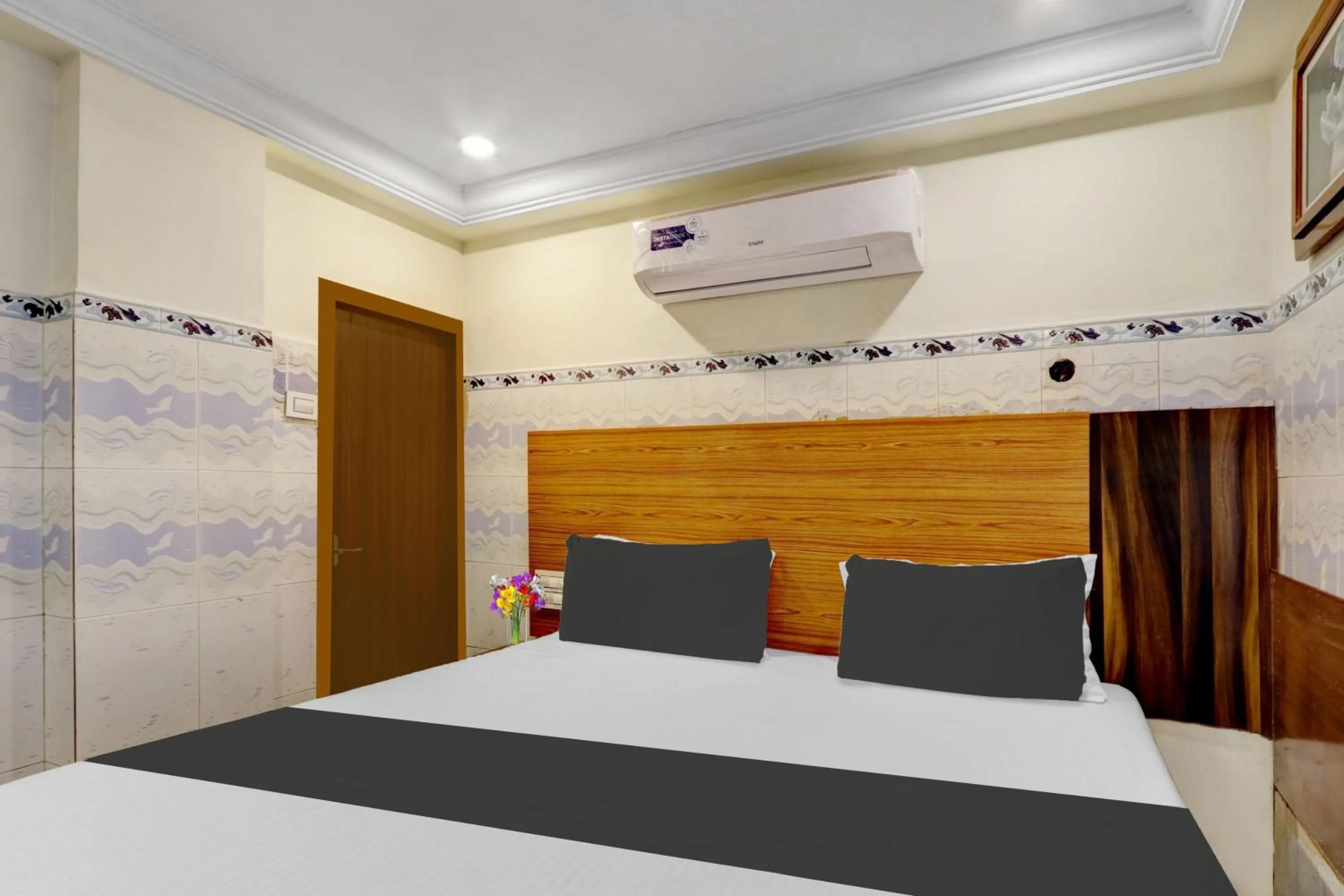 Bedroom, Bed in Super Collection O M G Road