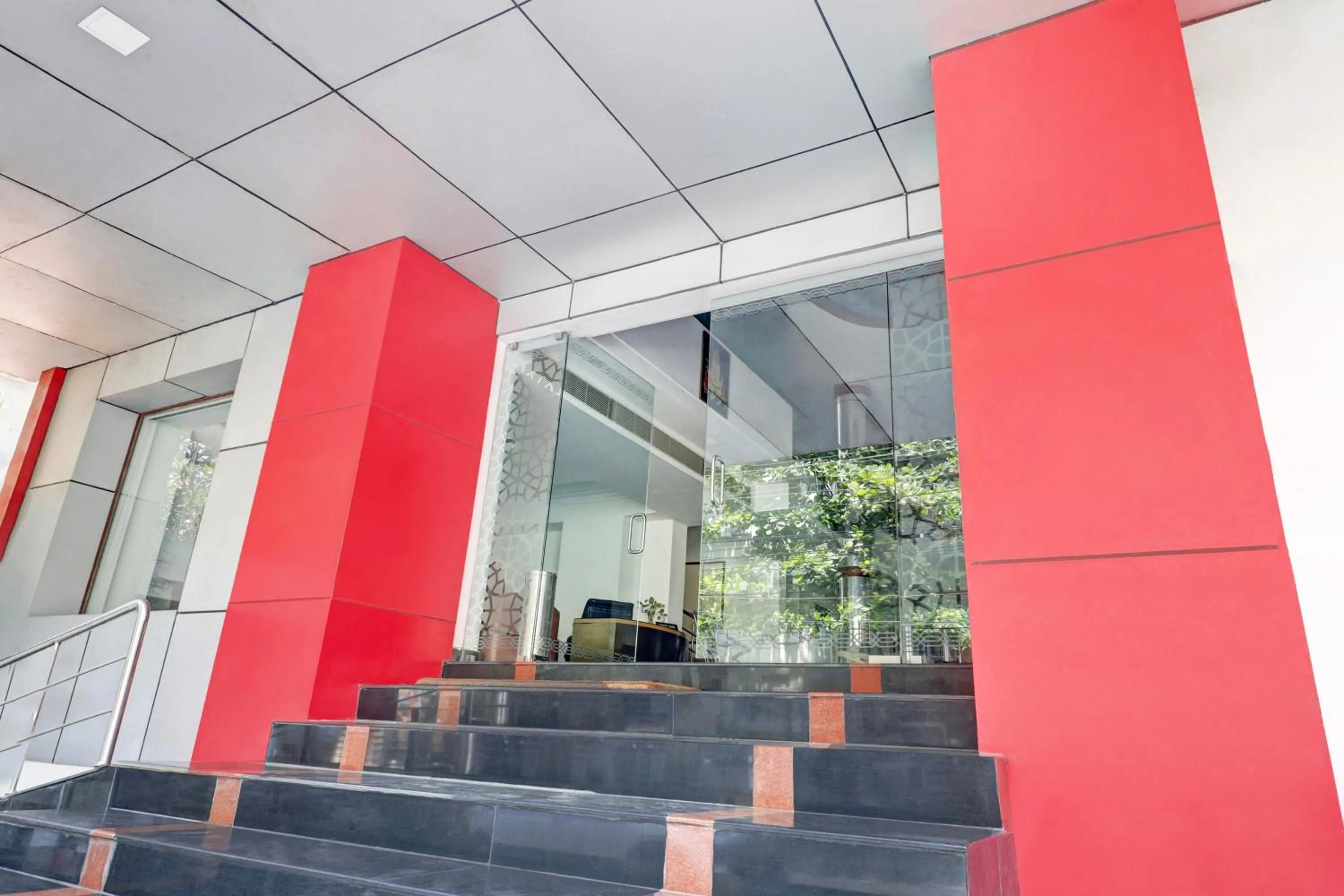 Facade/entrance in Super Collection O M G Road