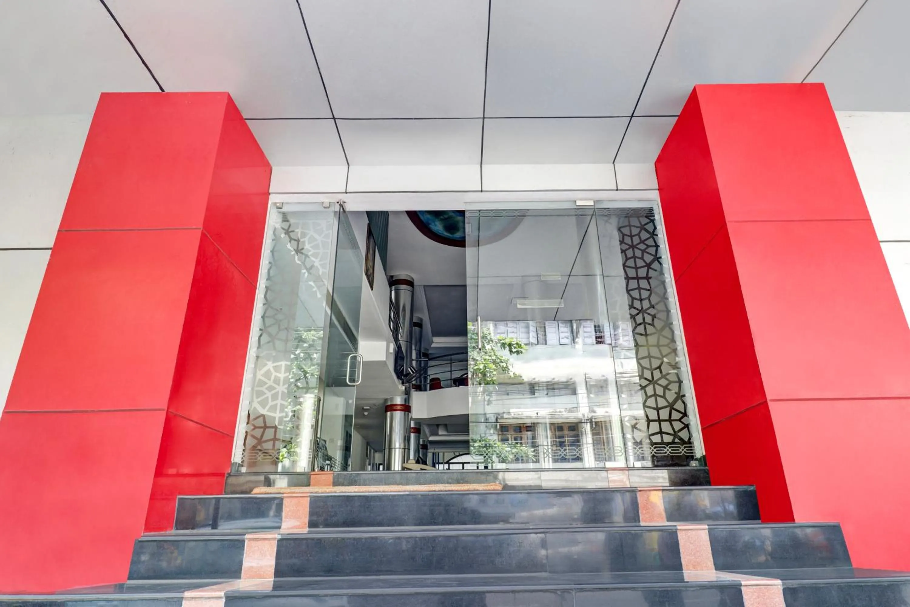 Facade/entrance in Super Collection O M G Road