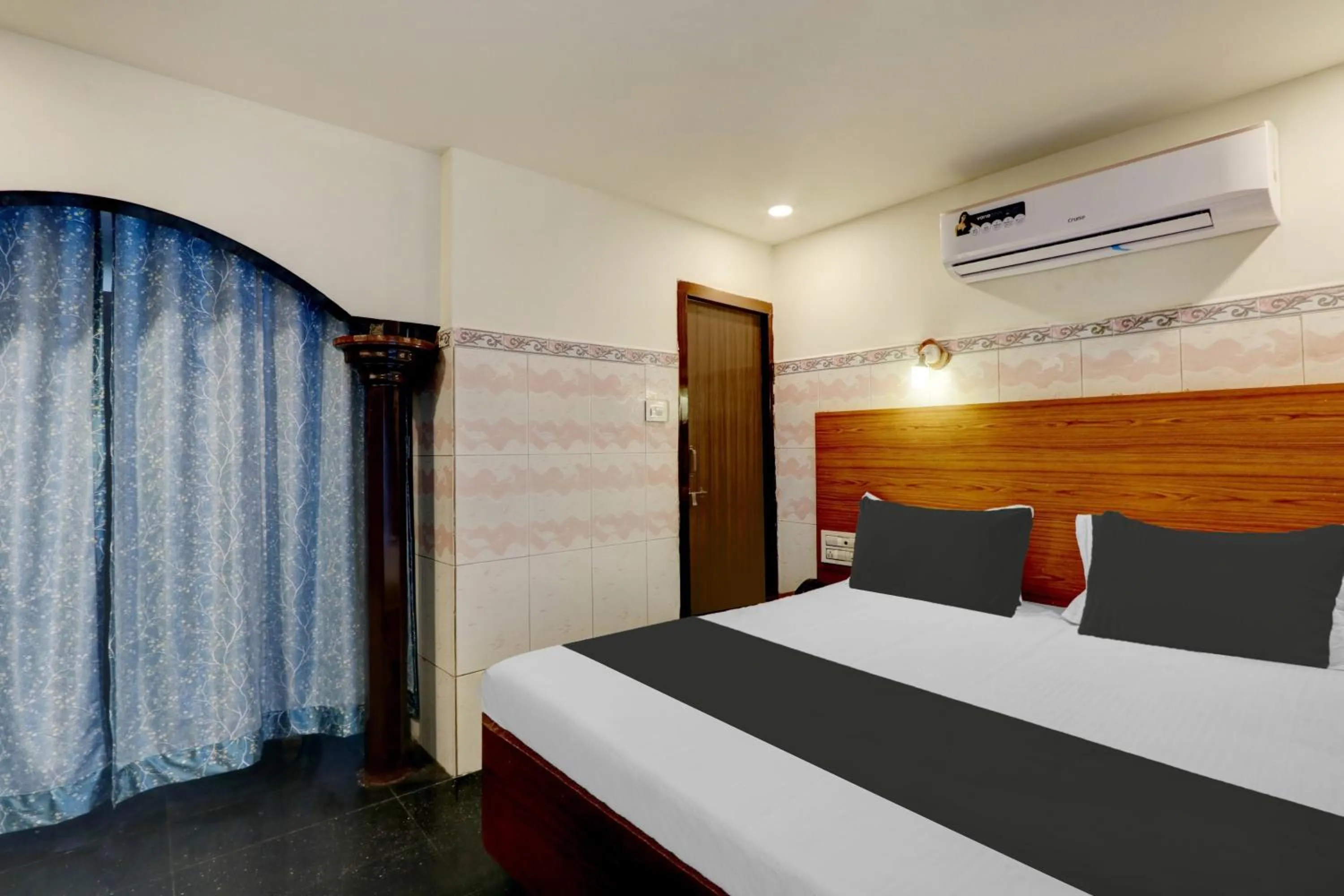 Bedroom, Bed in Super Collection O M G Road