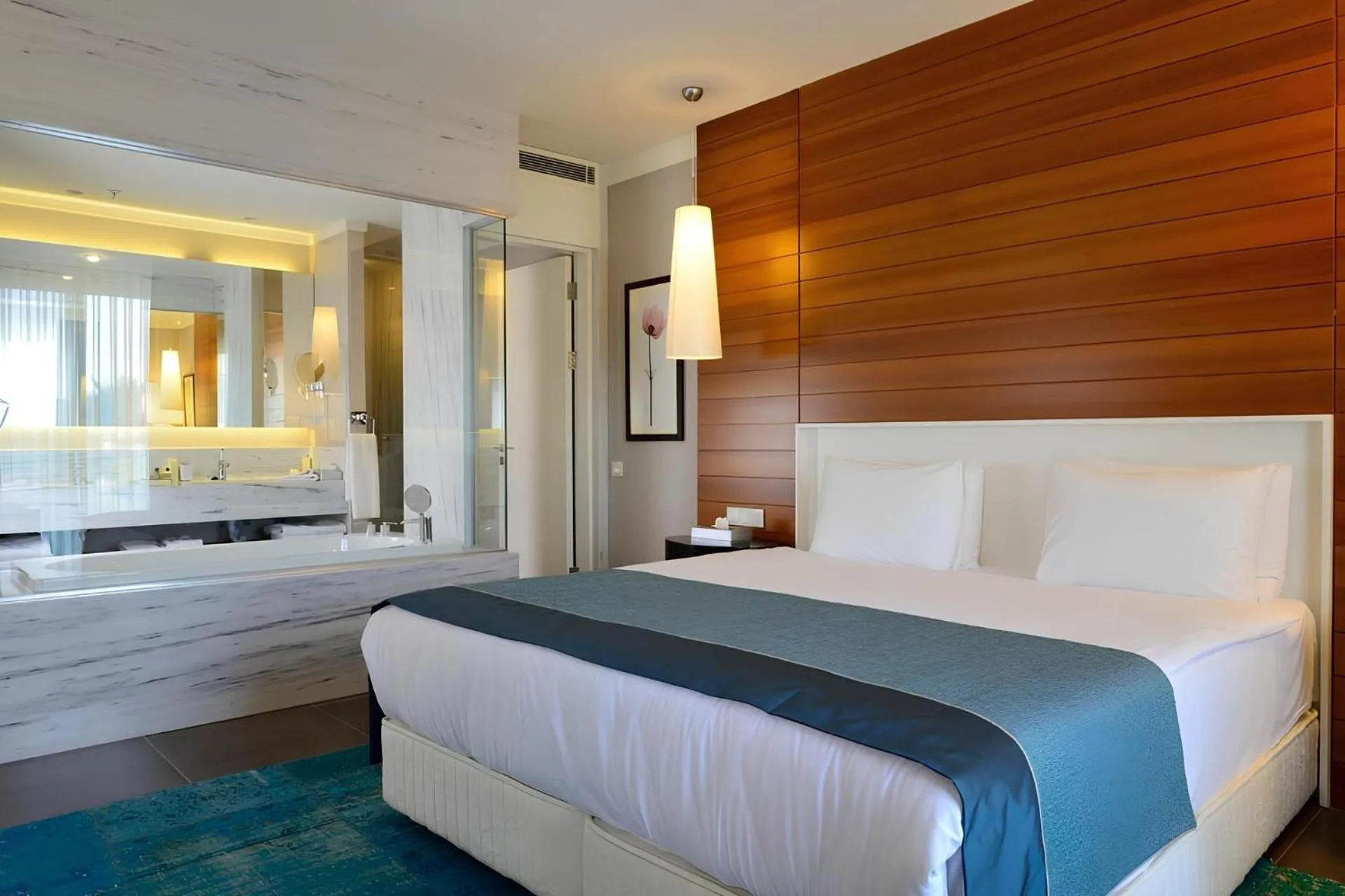 Bed in Sundance Suites Hotel