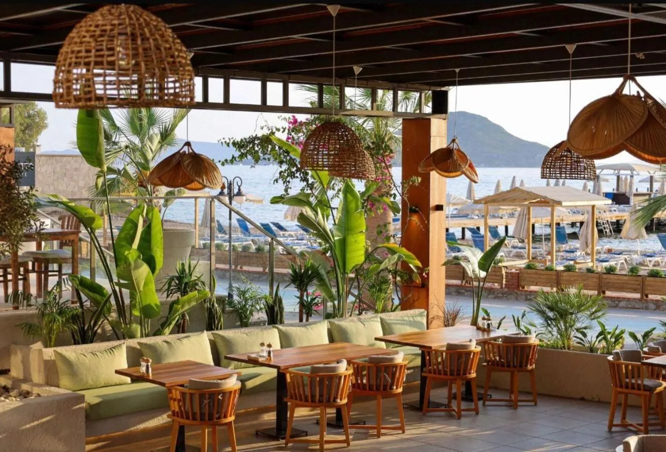 Restaurant/places to eat in Sundance Suites Hotel