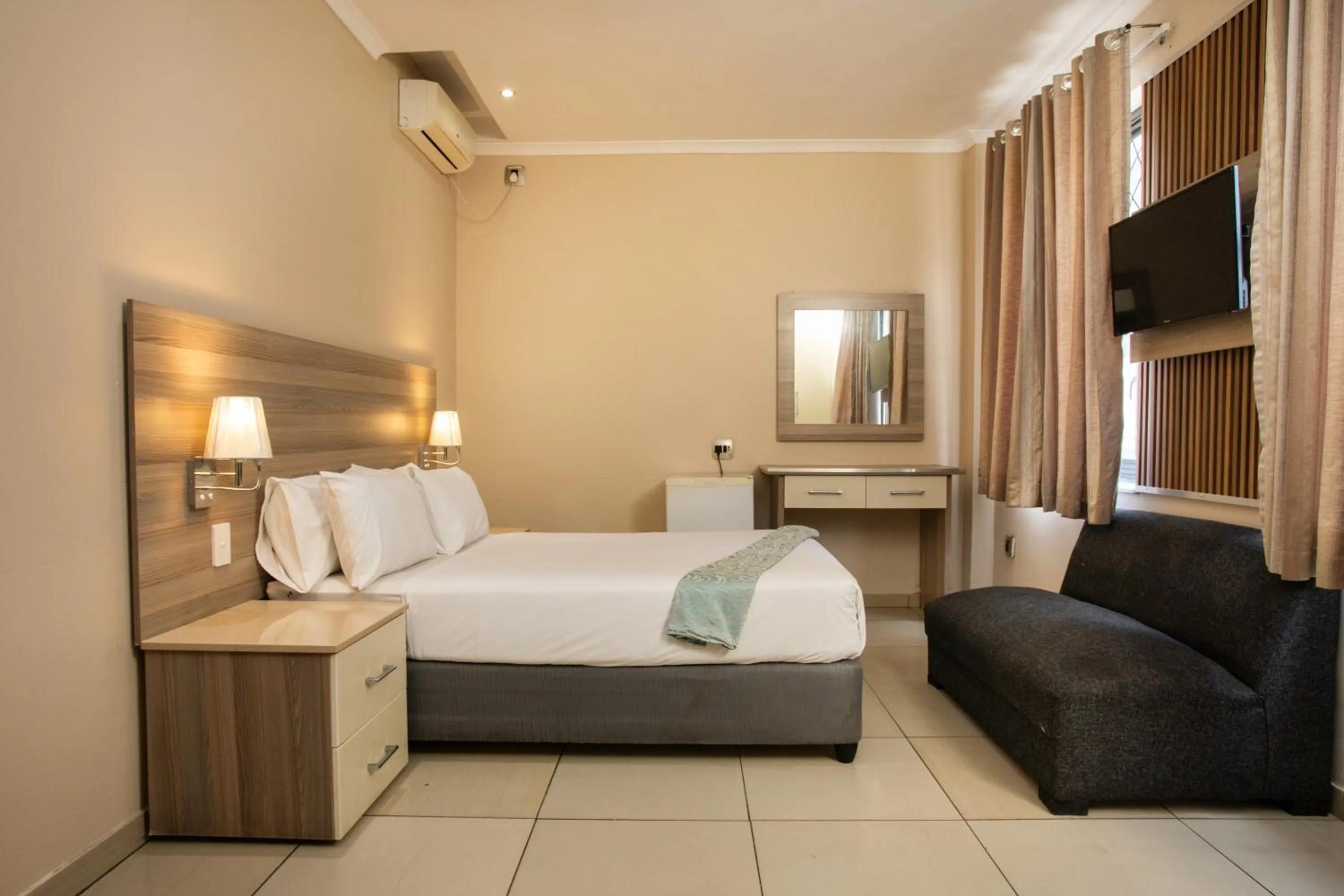 Bed in Tudor House Hotel