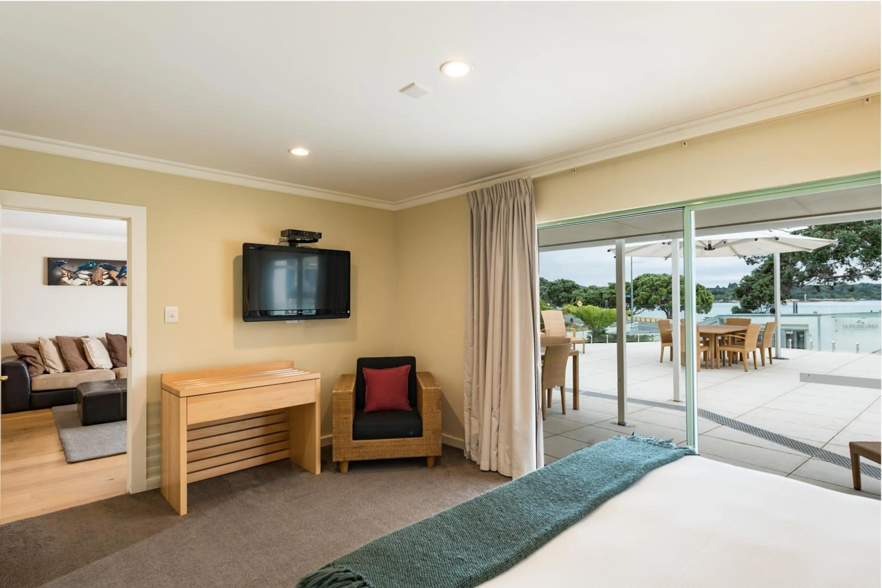 Bedroom, Bed in Paihia Beach Resort & Spa Hotel