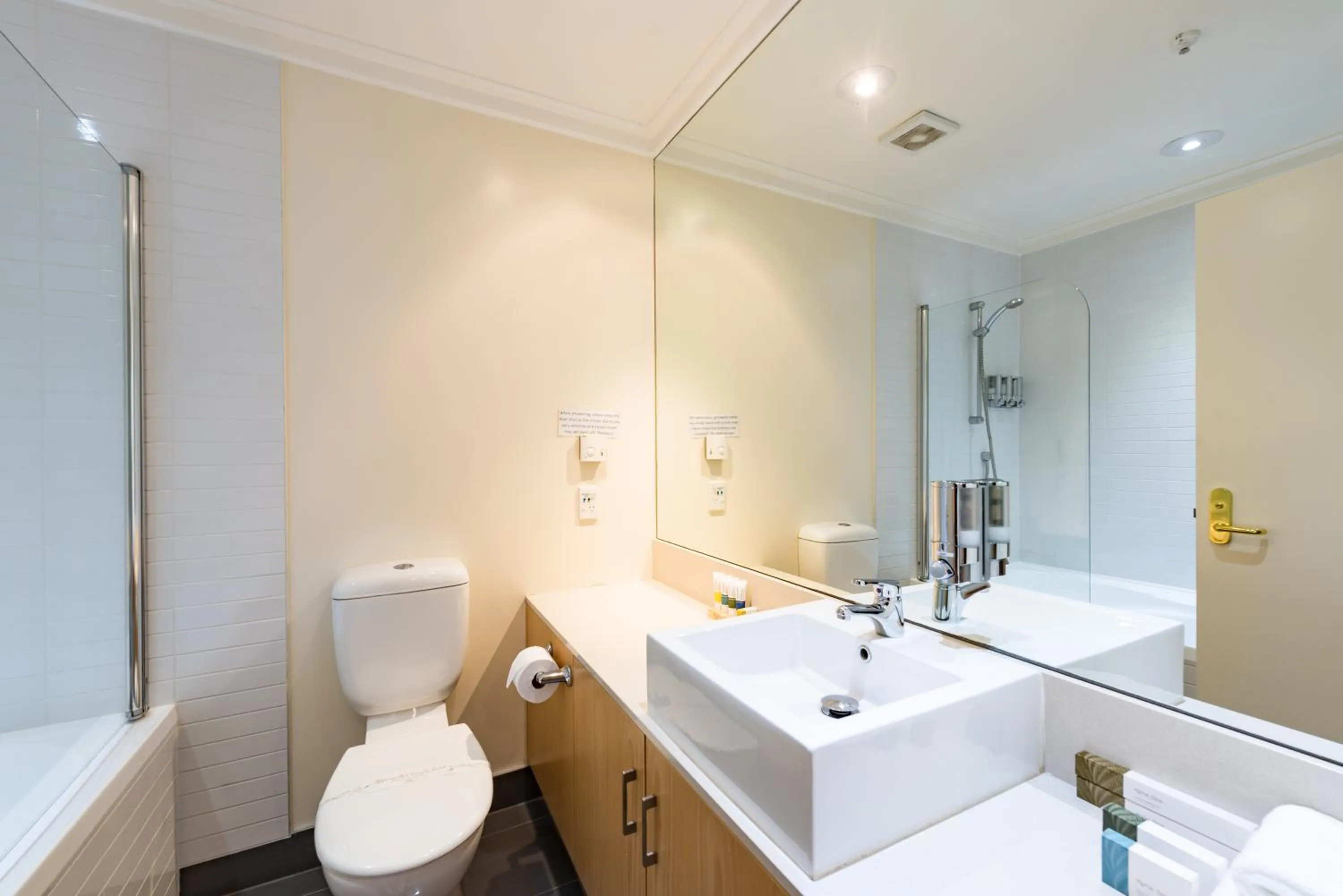 Toilet in Paihia Beach Resort & Spa Hotel