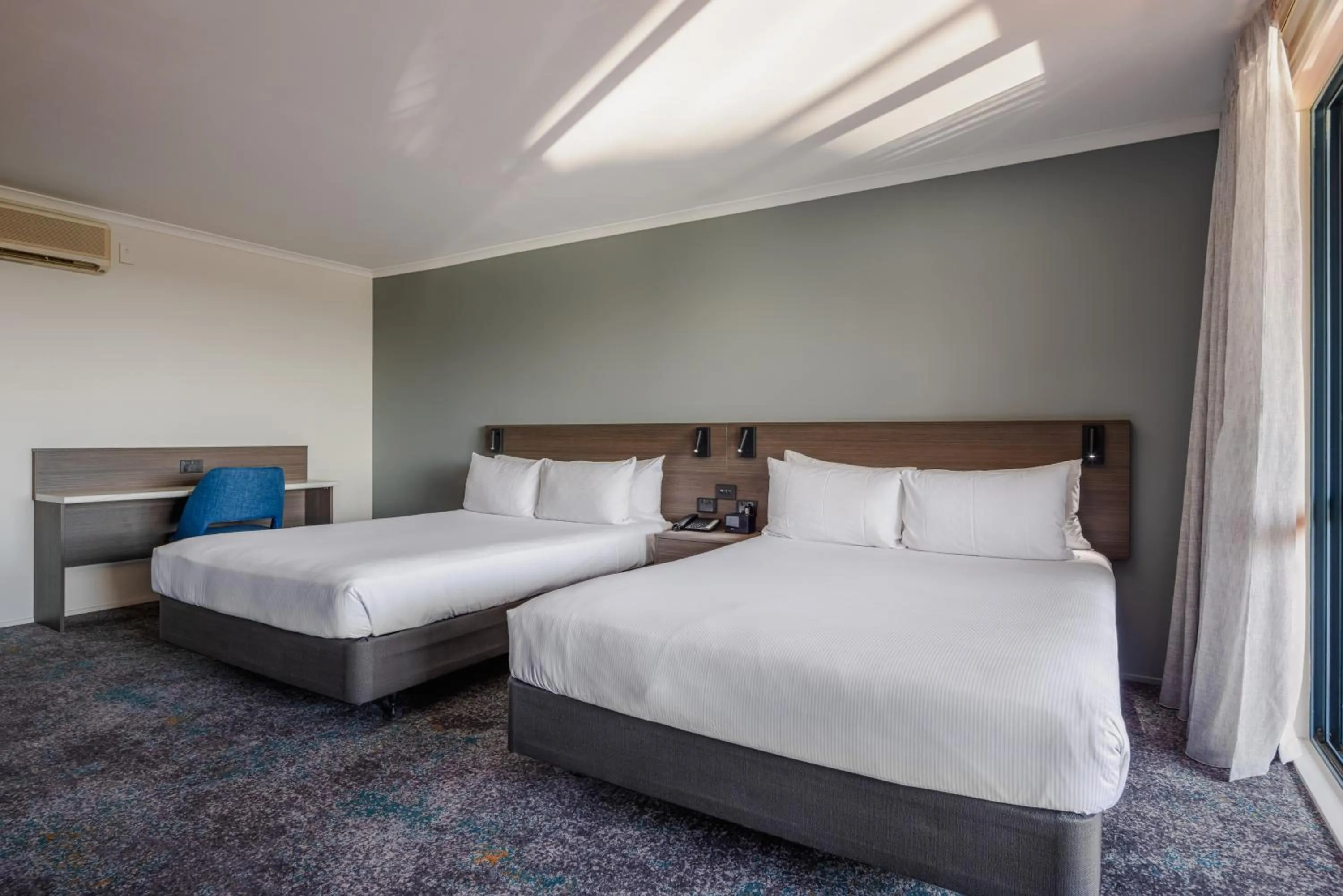 Bed in Heartland Hotel Auckland Airport