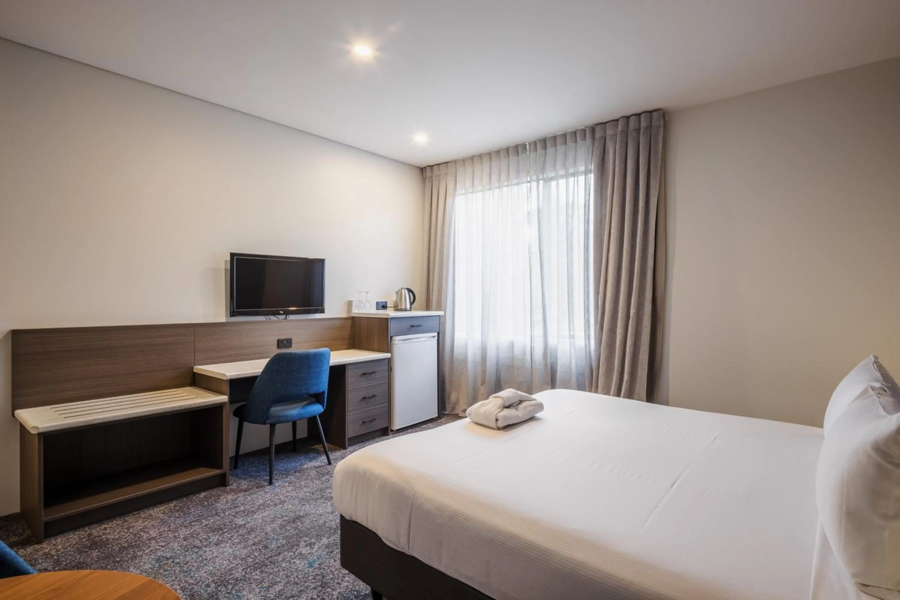 TV and multimedia, Bed in Heartland Hotel Auckland Airport