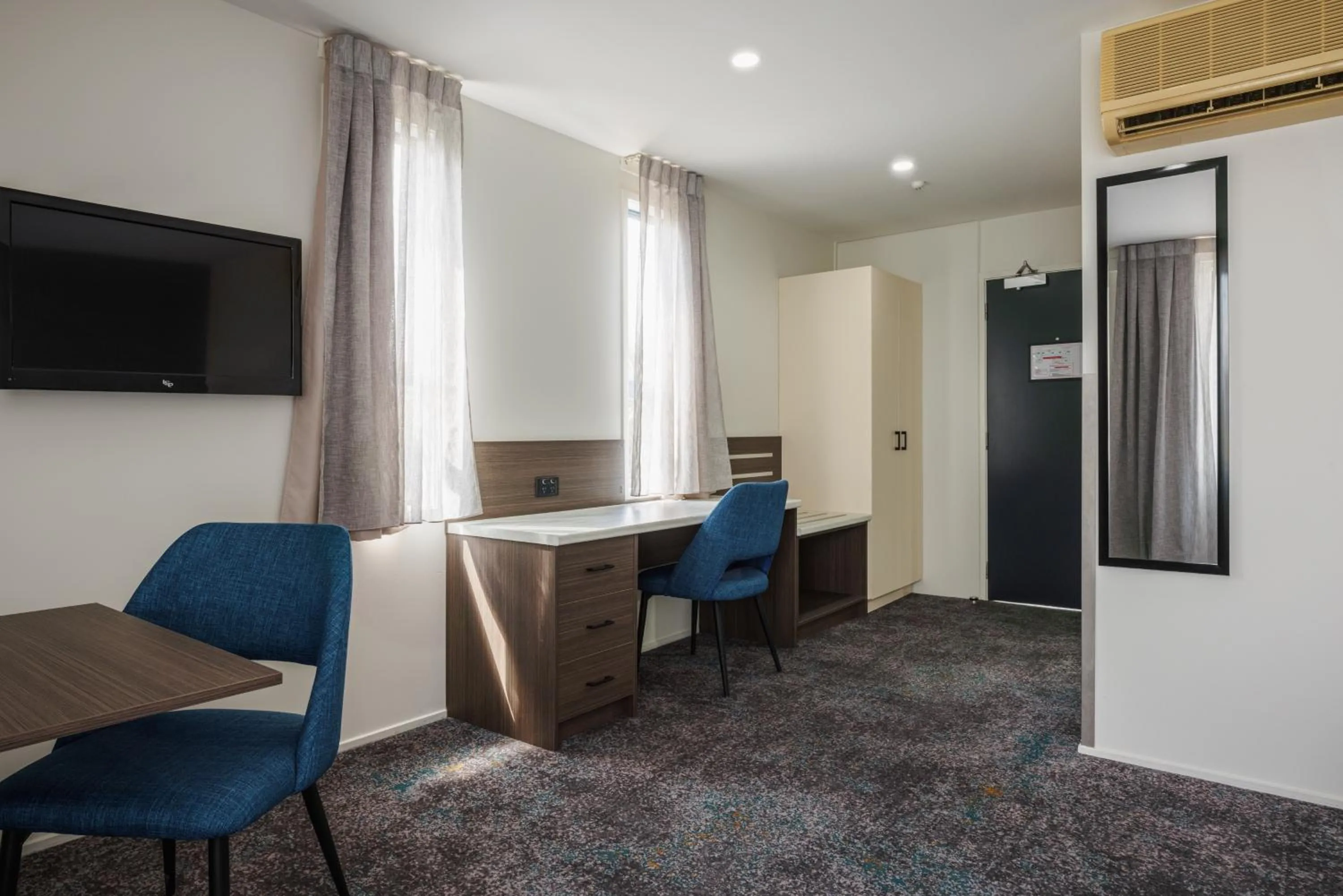 TV and multimedia in Heartland Hotel Auckland Airport