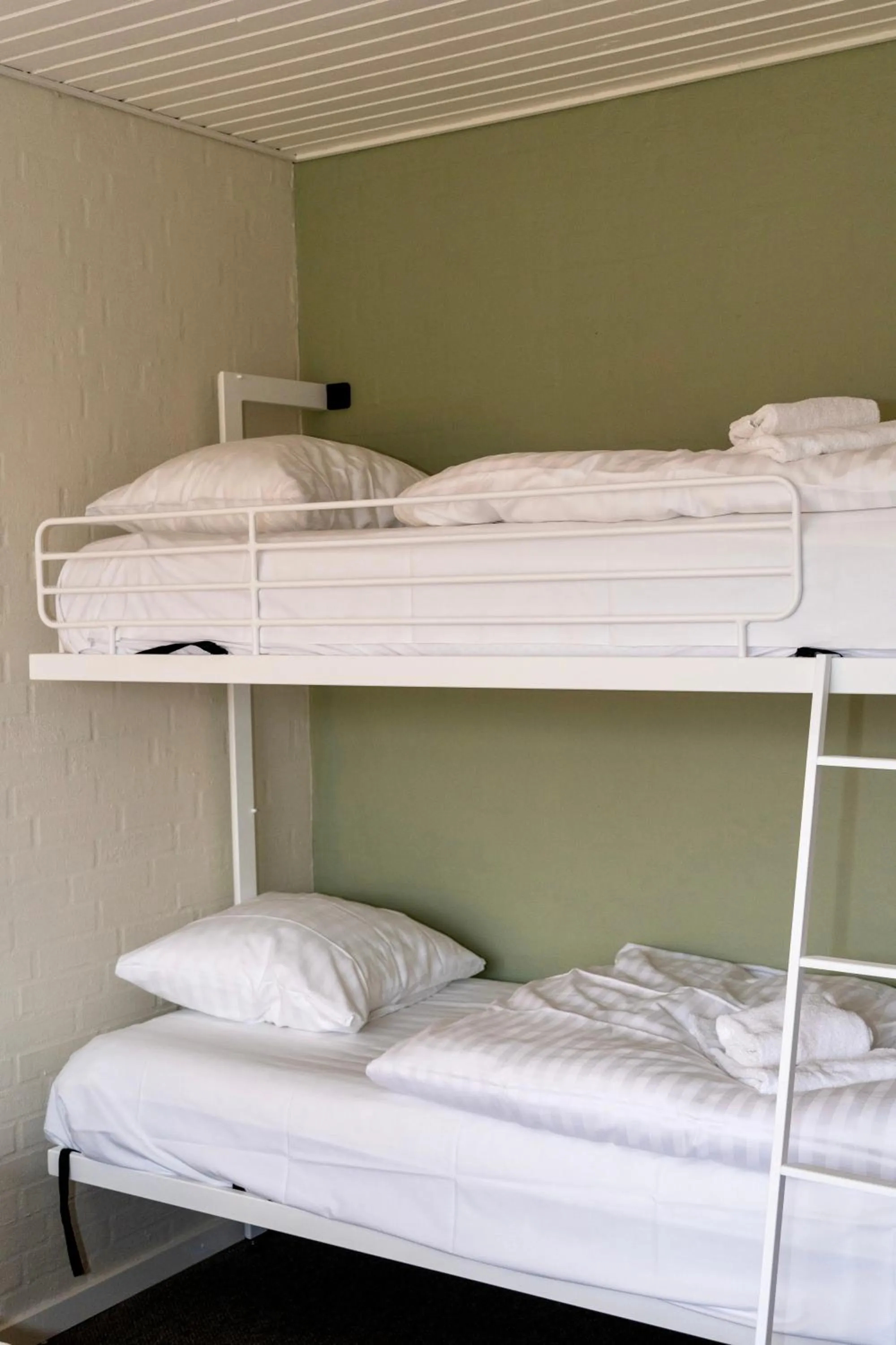 bunk bed, Bed in Strandhotel Klitrosen