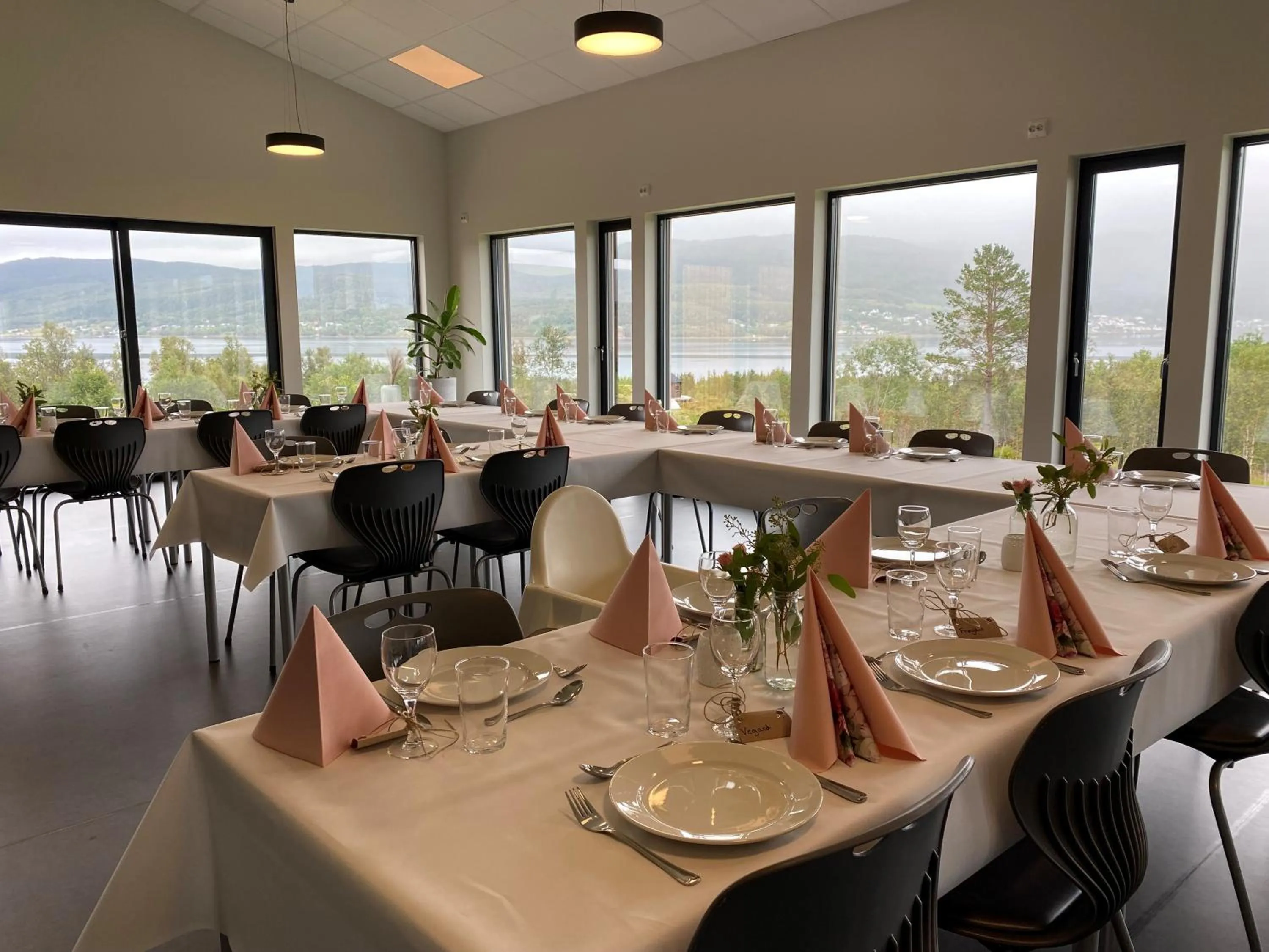 Restaurant/places to eat in Skoghus