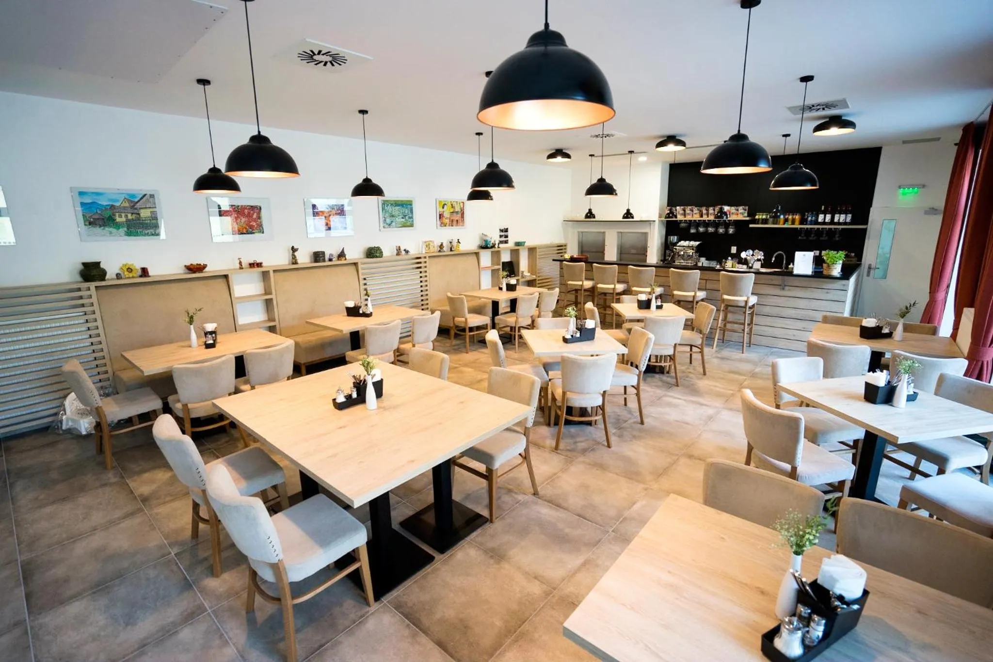 Restaurant/places to eat in BIVIO hotel