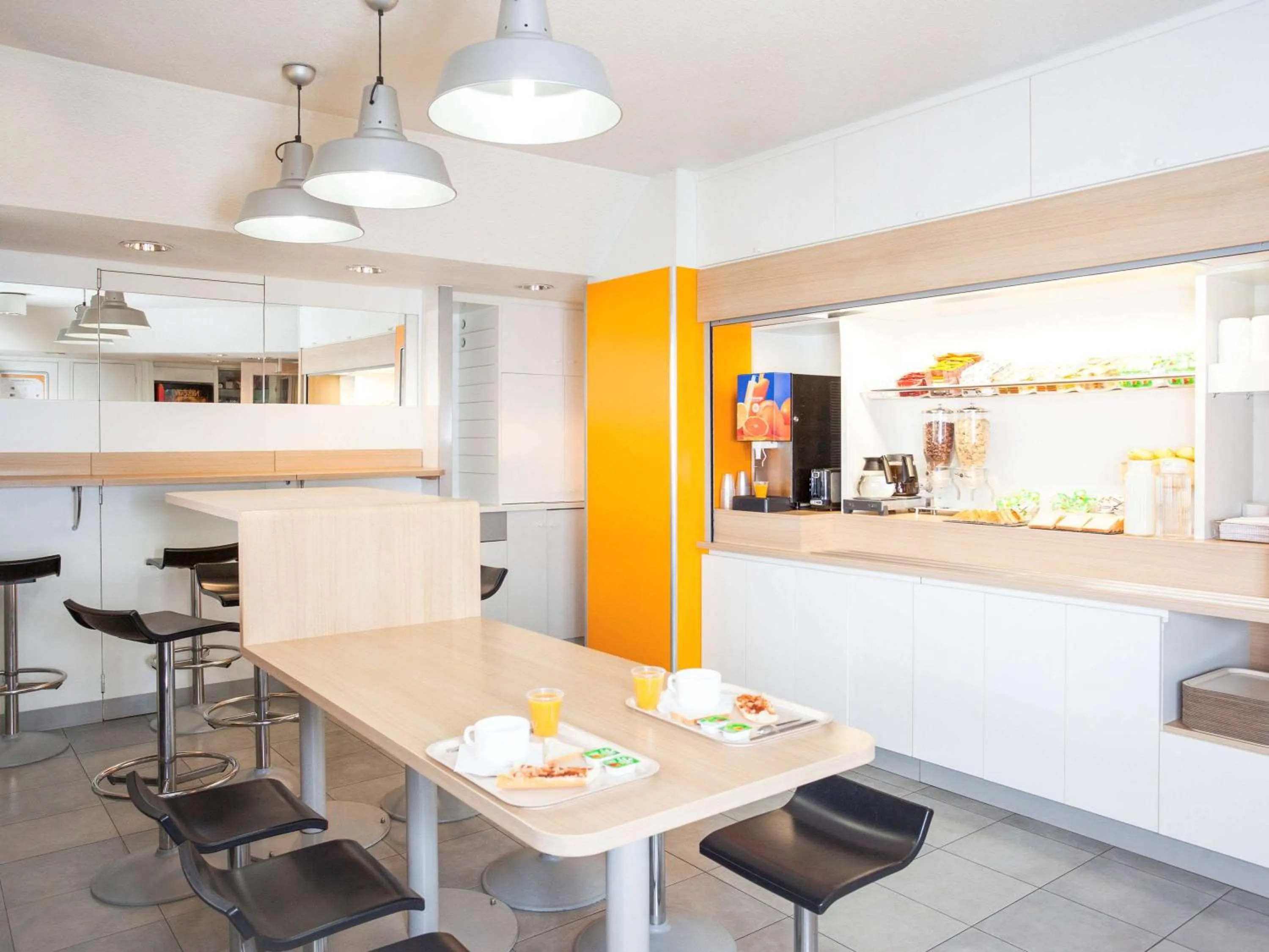 Restaurant/places to eat in hotelF1 Dole