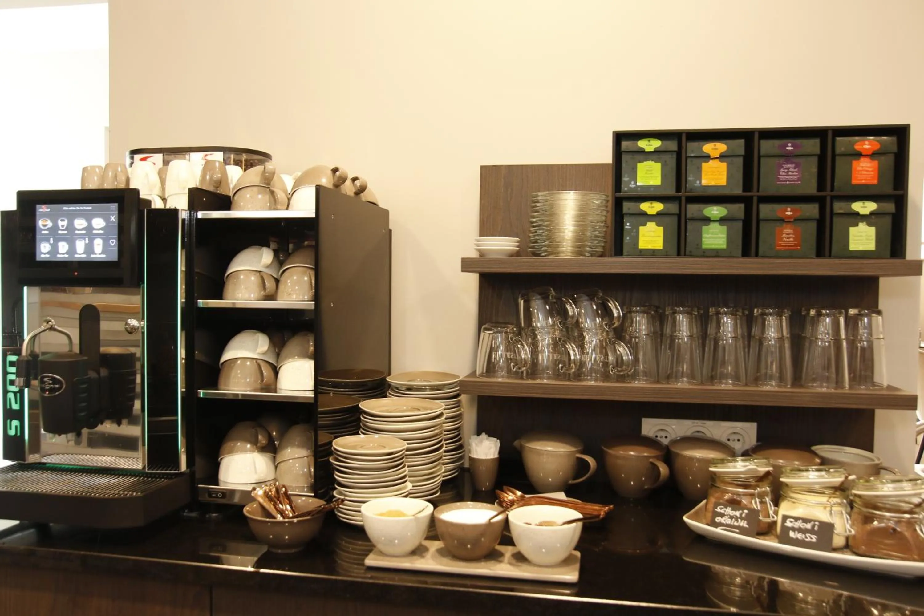 Food and drinks in Amelie No 1 Hotel & Appartements