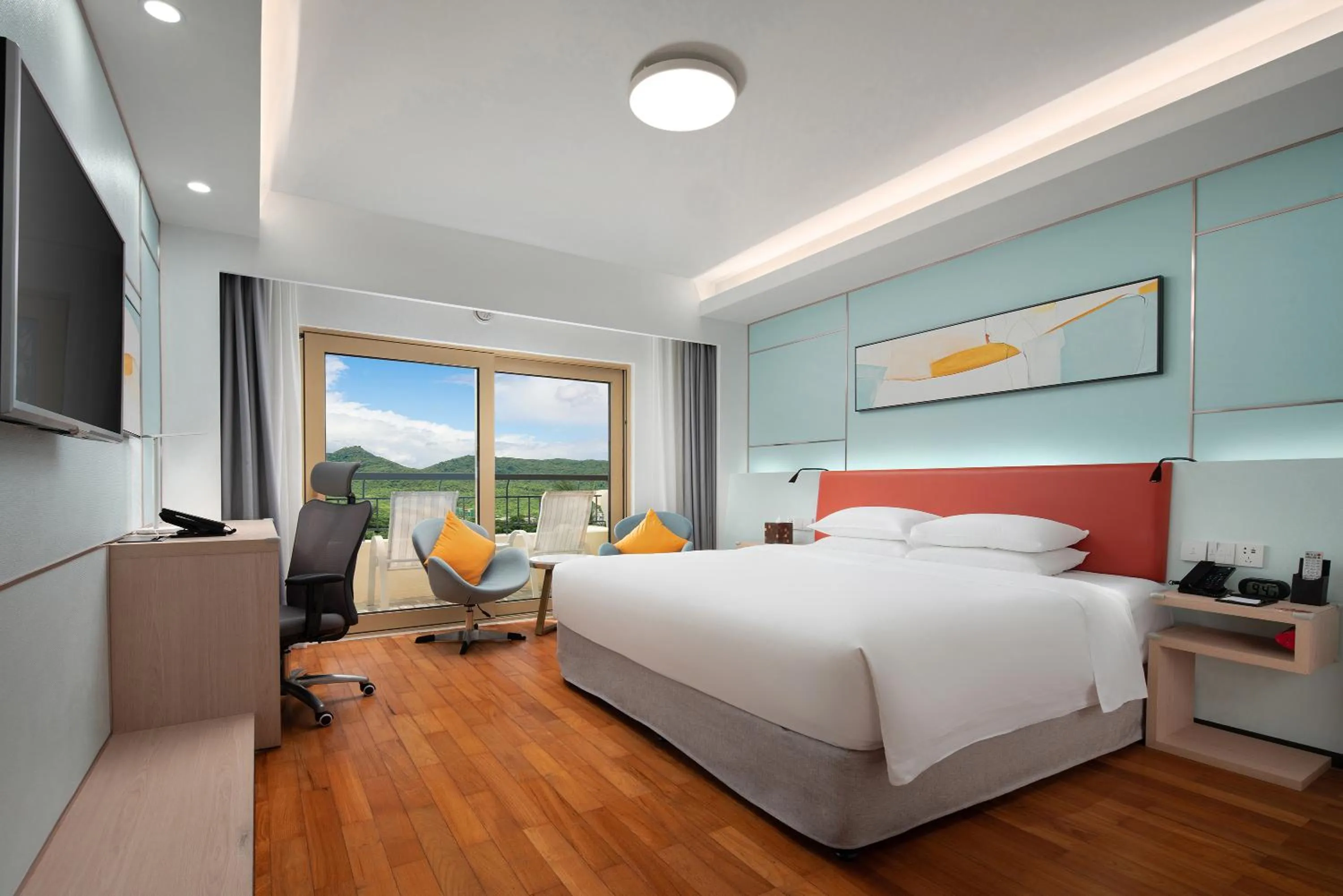 Photo of the whole room, Bed in Horizon Resort & Spa Yalong Bay-Yalong Bay Central