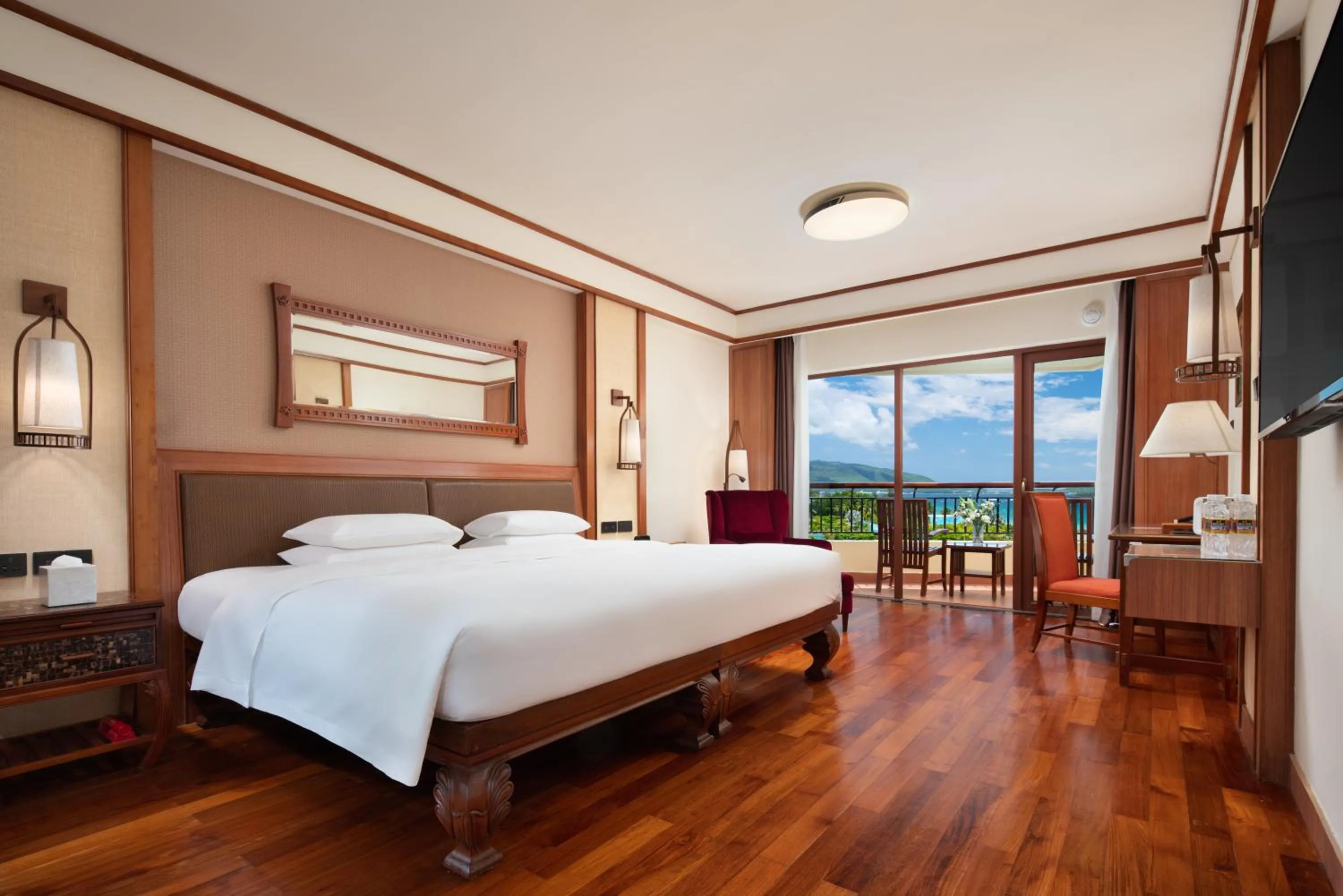 Kitchen or kitchenette, Bed in Horizon Resort & Spa Yalong Bay-Yalong Bay Central