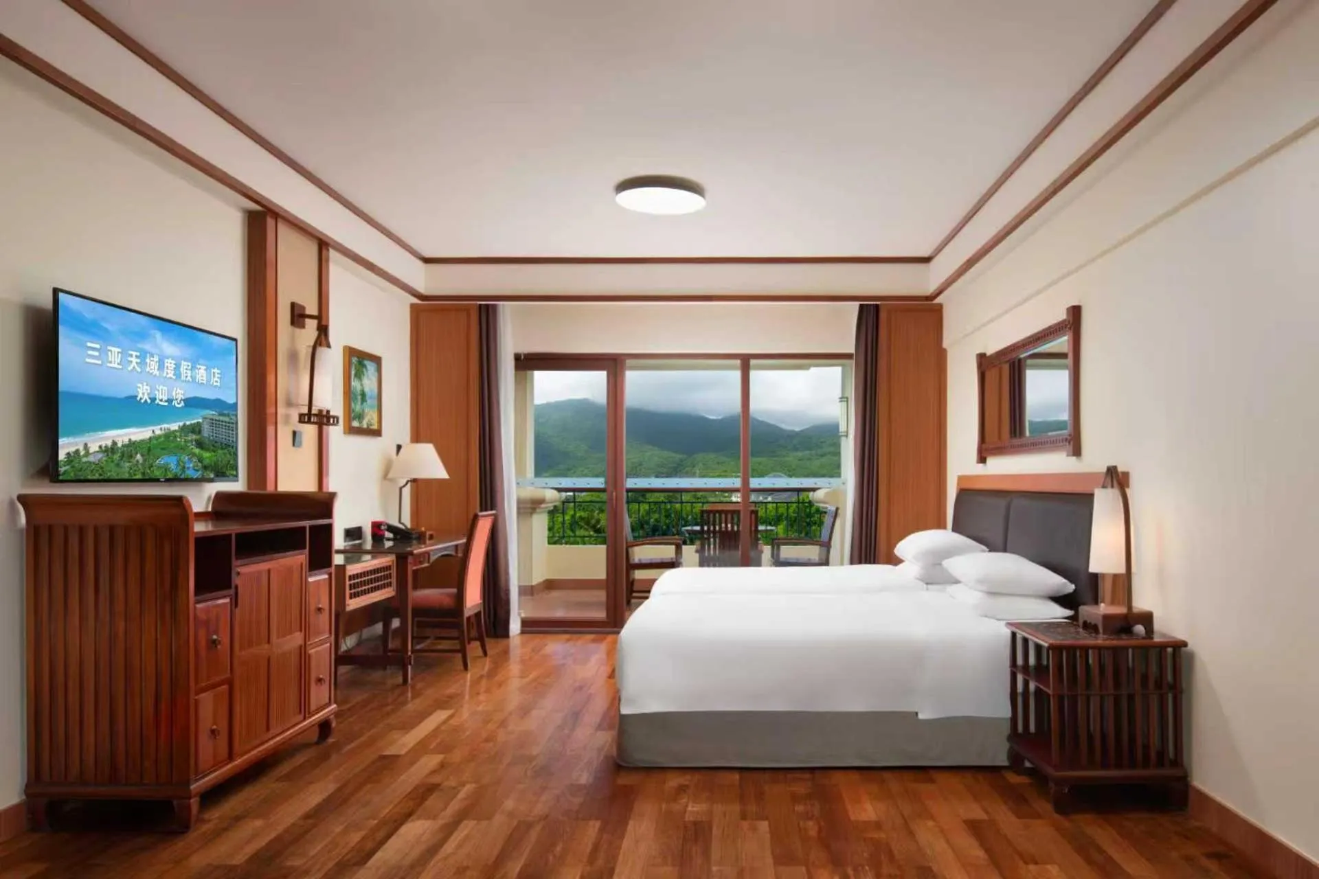 Kitchen or kitchenette, Bed in Horizon Resort & Spa Yalong Bay-Yalong Bay Central