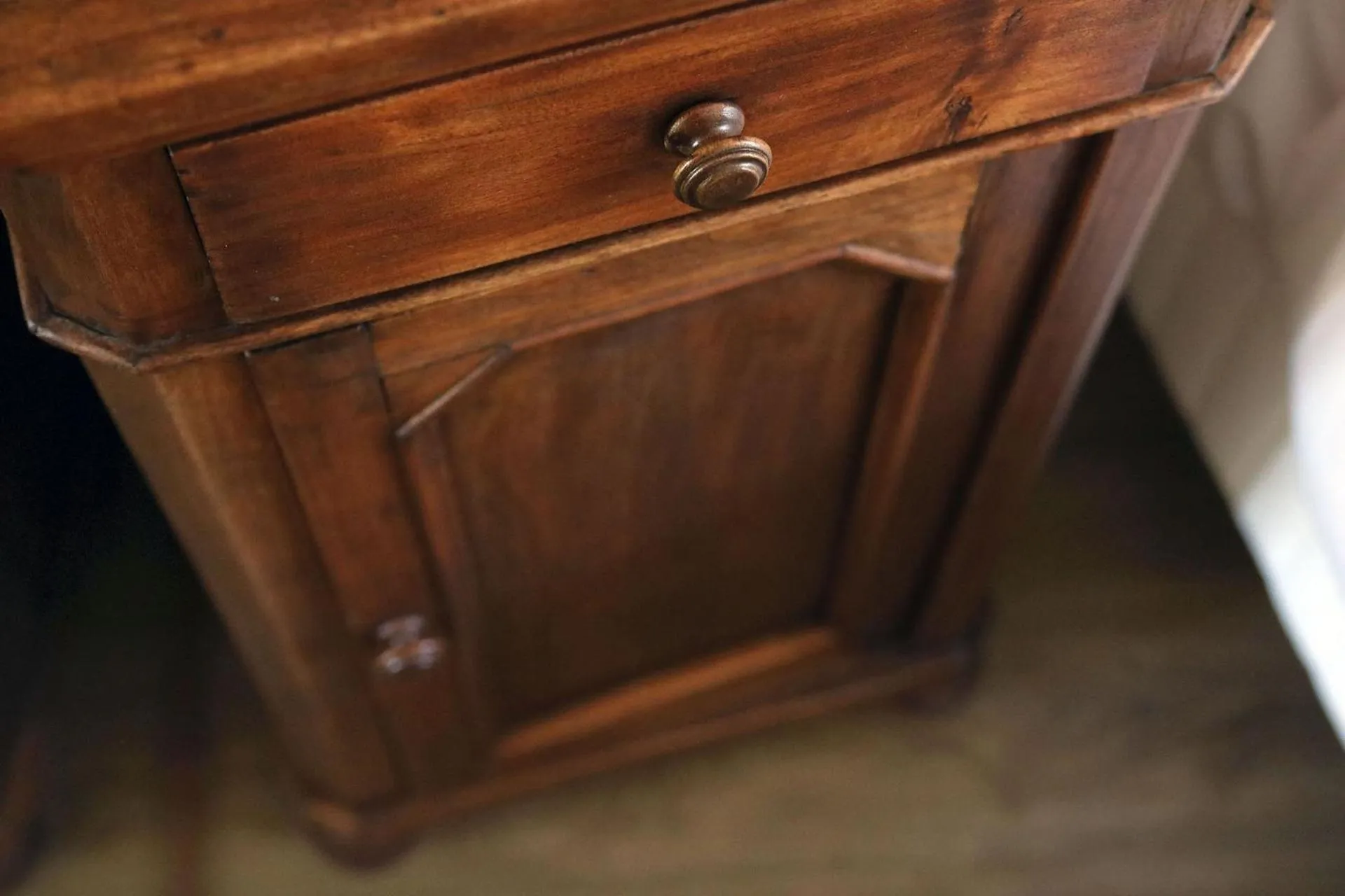 Decorative detail in Le Prieuré