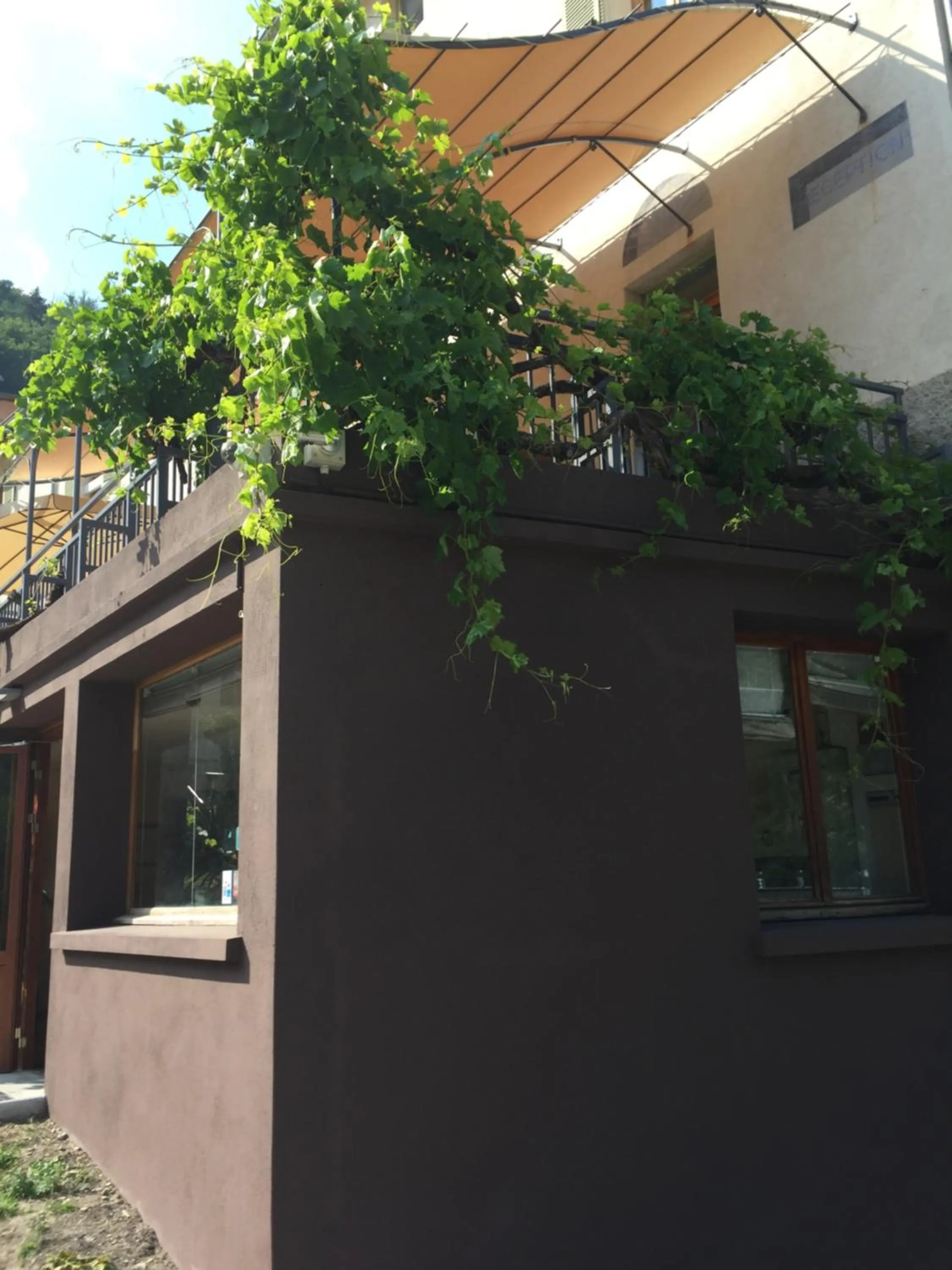 Facade/entrance in Le Prieuré