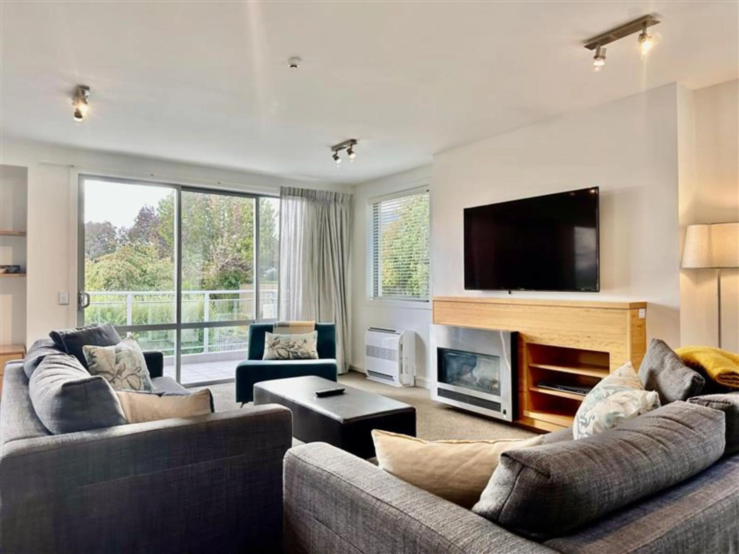 TV and multimedia in Belvedere Apartments