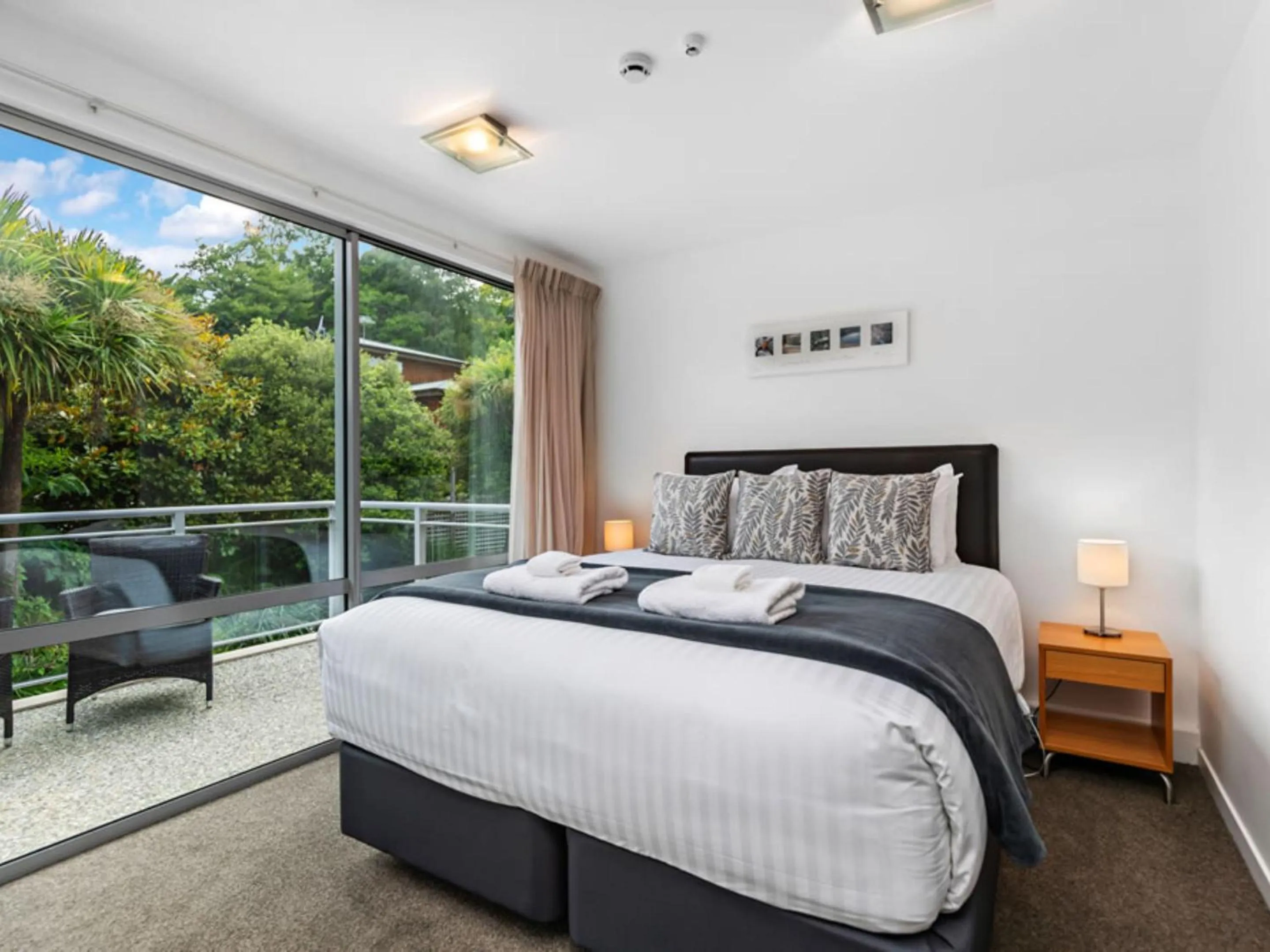 Bedroom, Bed in Belvedere Apartments