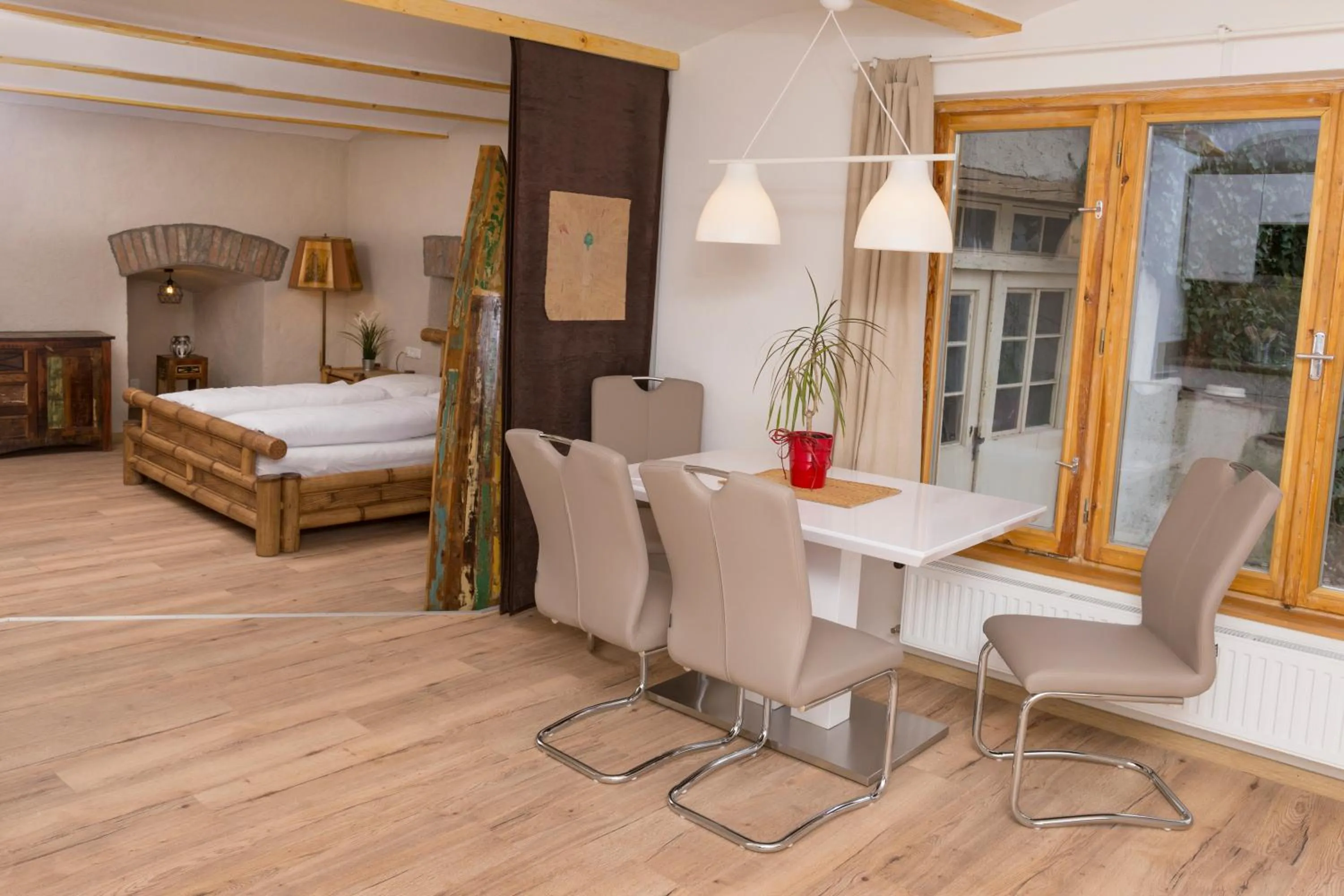 Photo of the whole room, Bed in Scheinerhaus