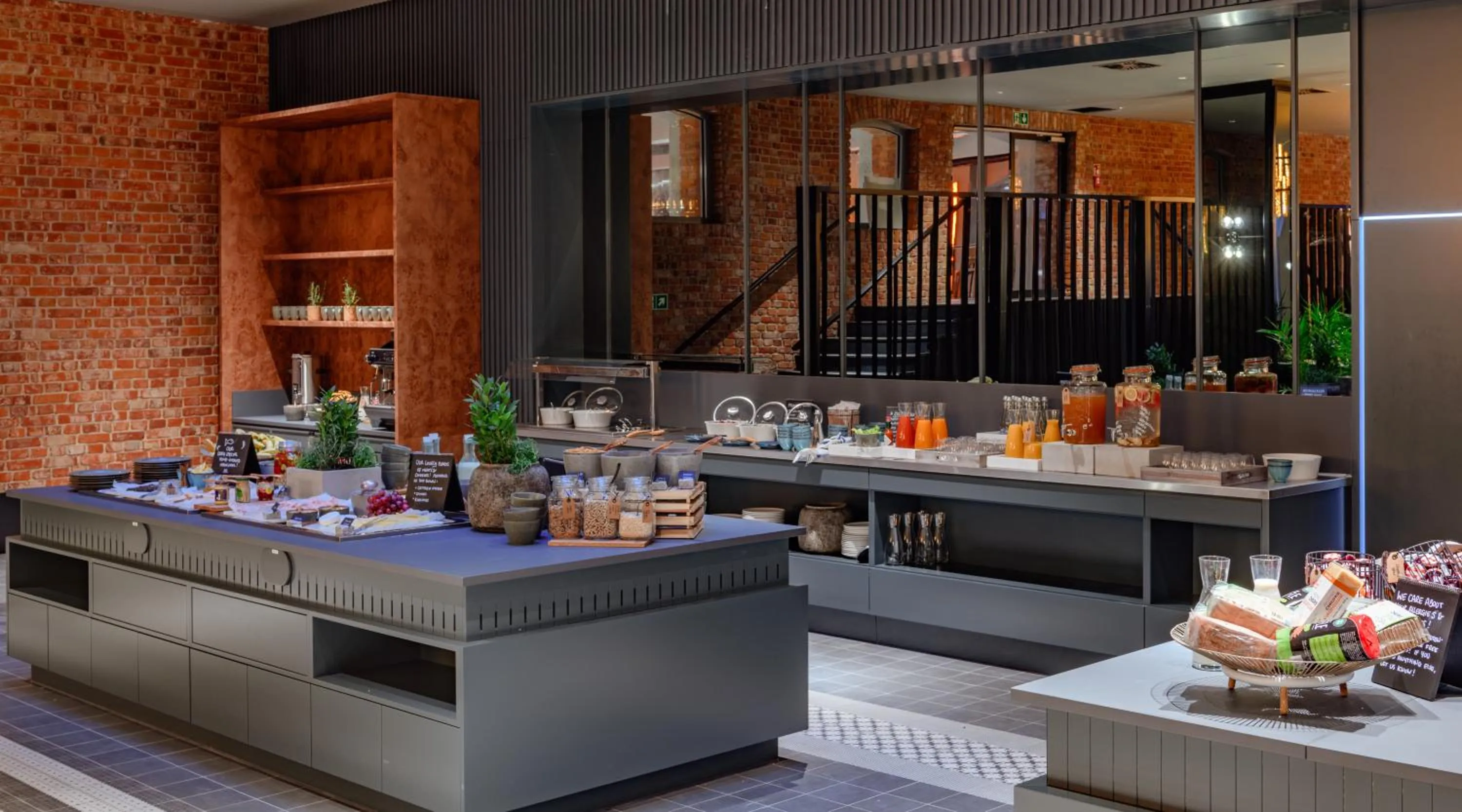 Restaurant/places to eat in Radisson Hotel & Apartments Gdansk